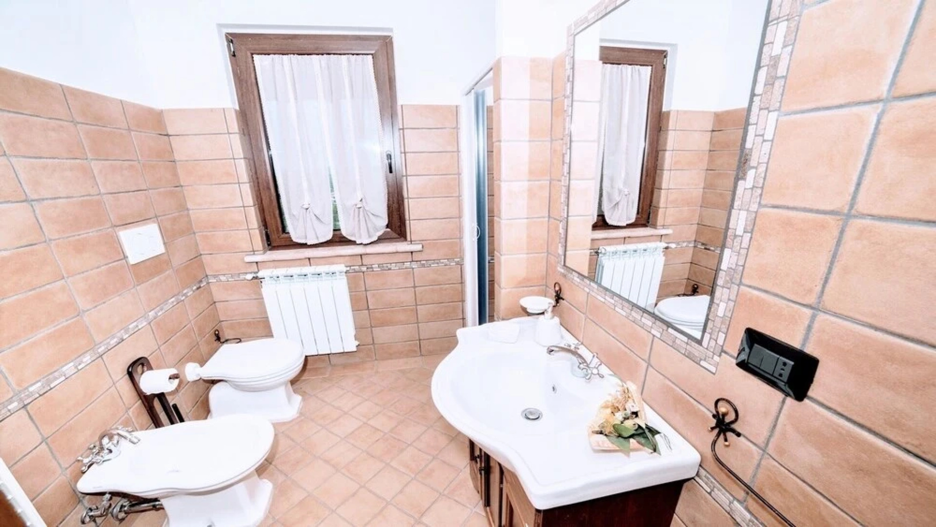 24 Guests - Heartbreaking Lake View and Pool