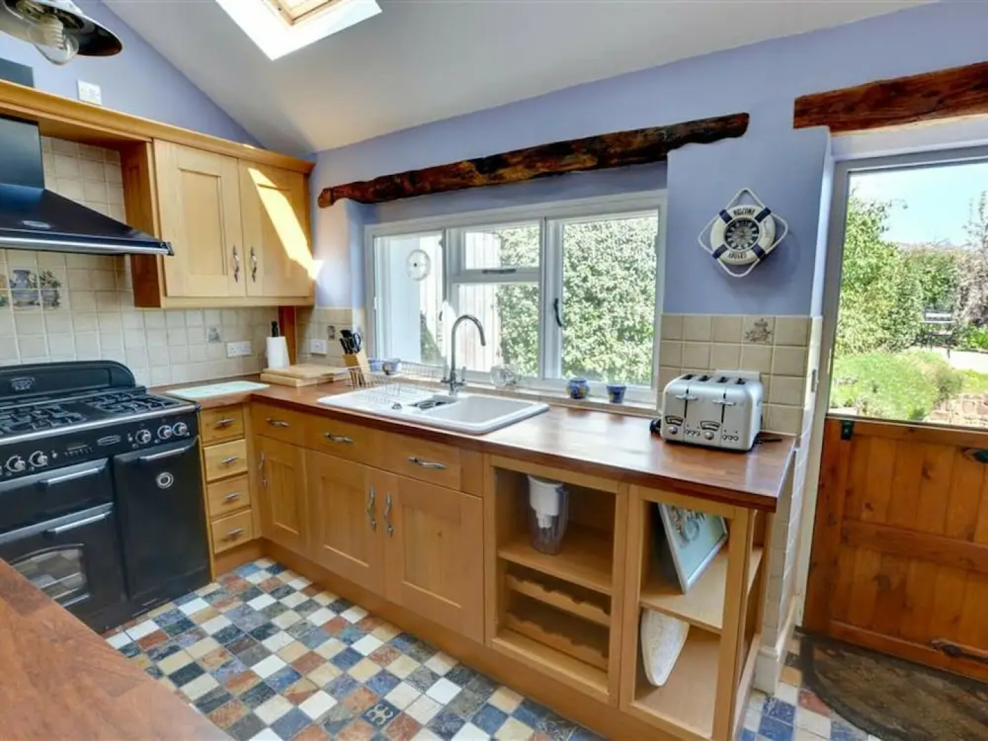 Cosy Holiday Home With an Enclosed Garden and Terrace in the Heart of Torrington