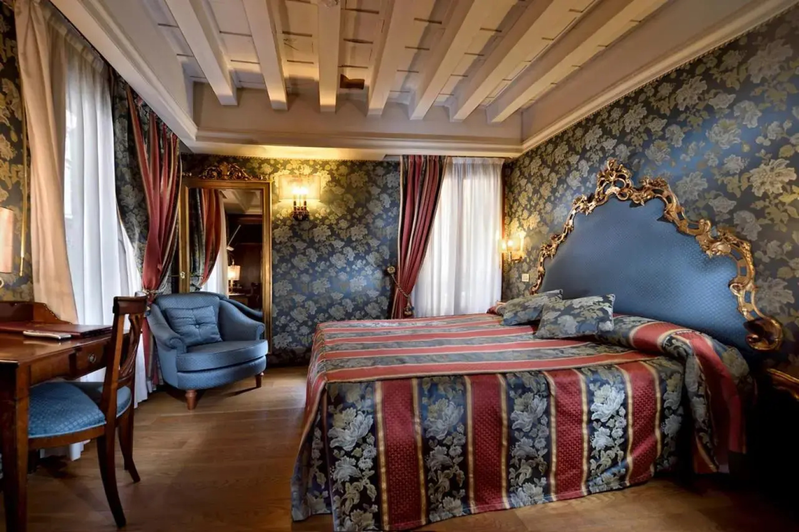 Torre dell'Orologio Suites