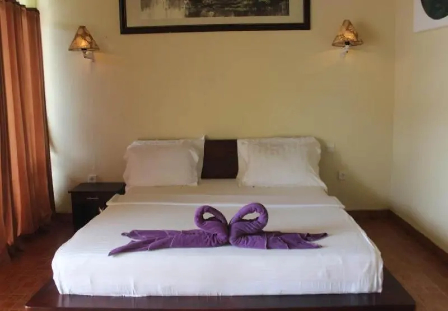 Penginapan Lakeside Cottages by ZUZU