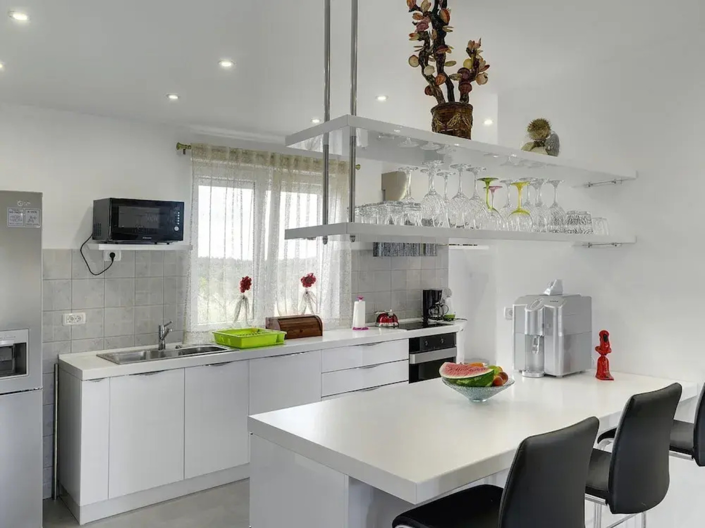 Modern Holiday Home With Pool in Bratulici