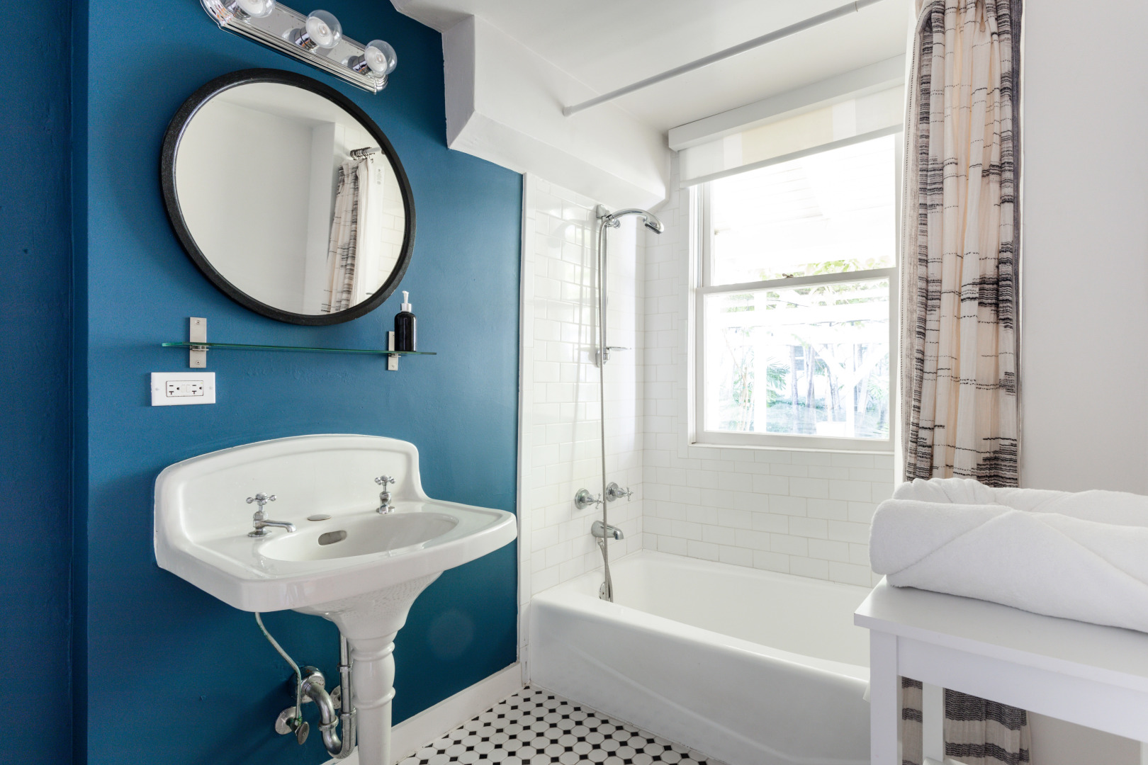 Miami River Inn By Renzzi