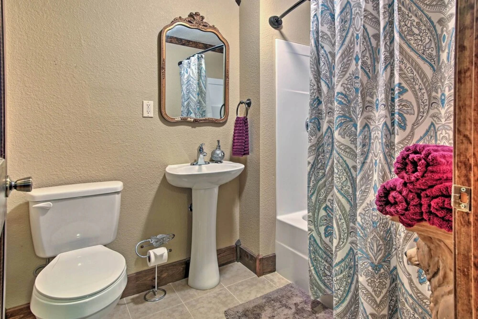 11 Mi to Dtwn: Murphy Gem w/ Hot Tub & Mtn Views!