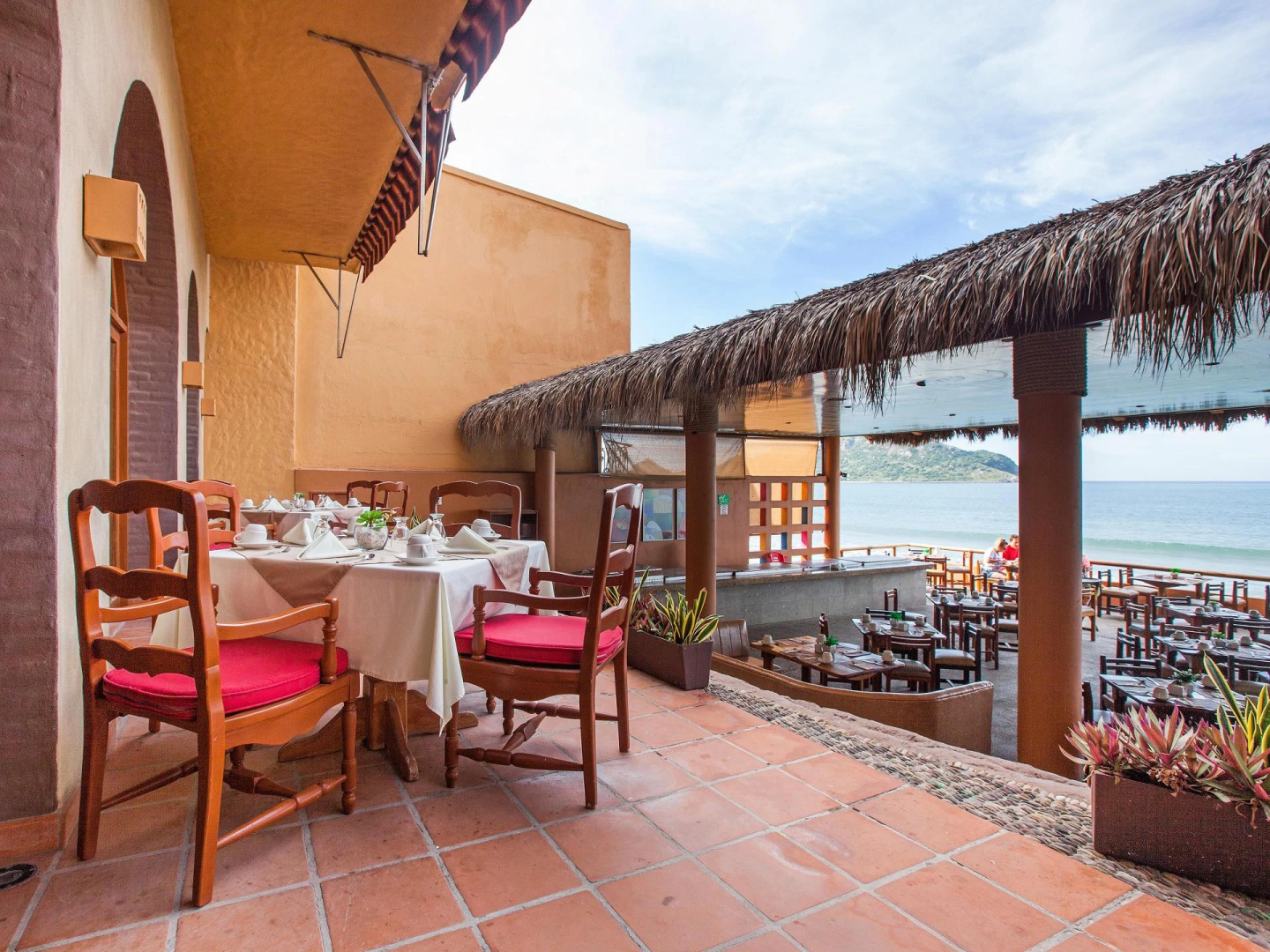 Costa De Oro Beach Hotel
