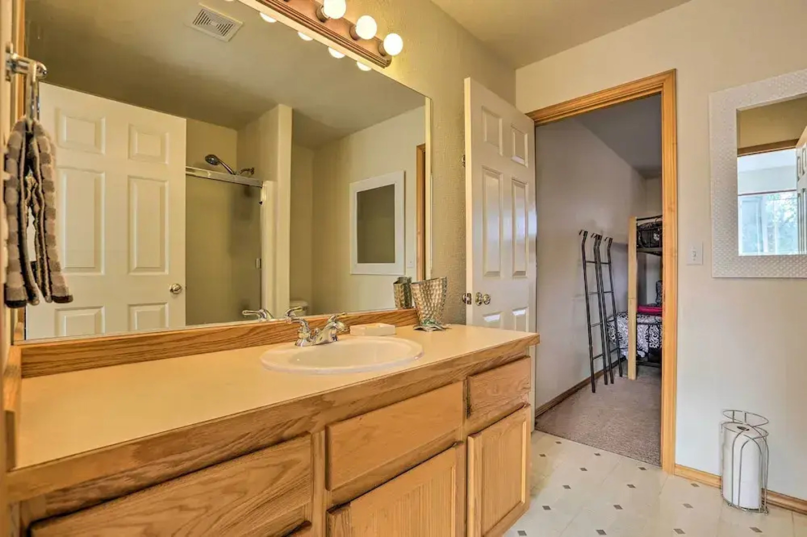 Idyllic Redmond Townhome w/ Furnished Deck!