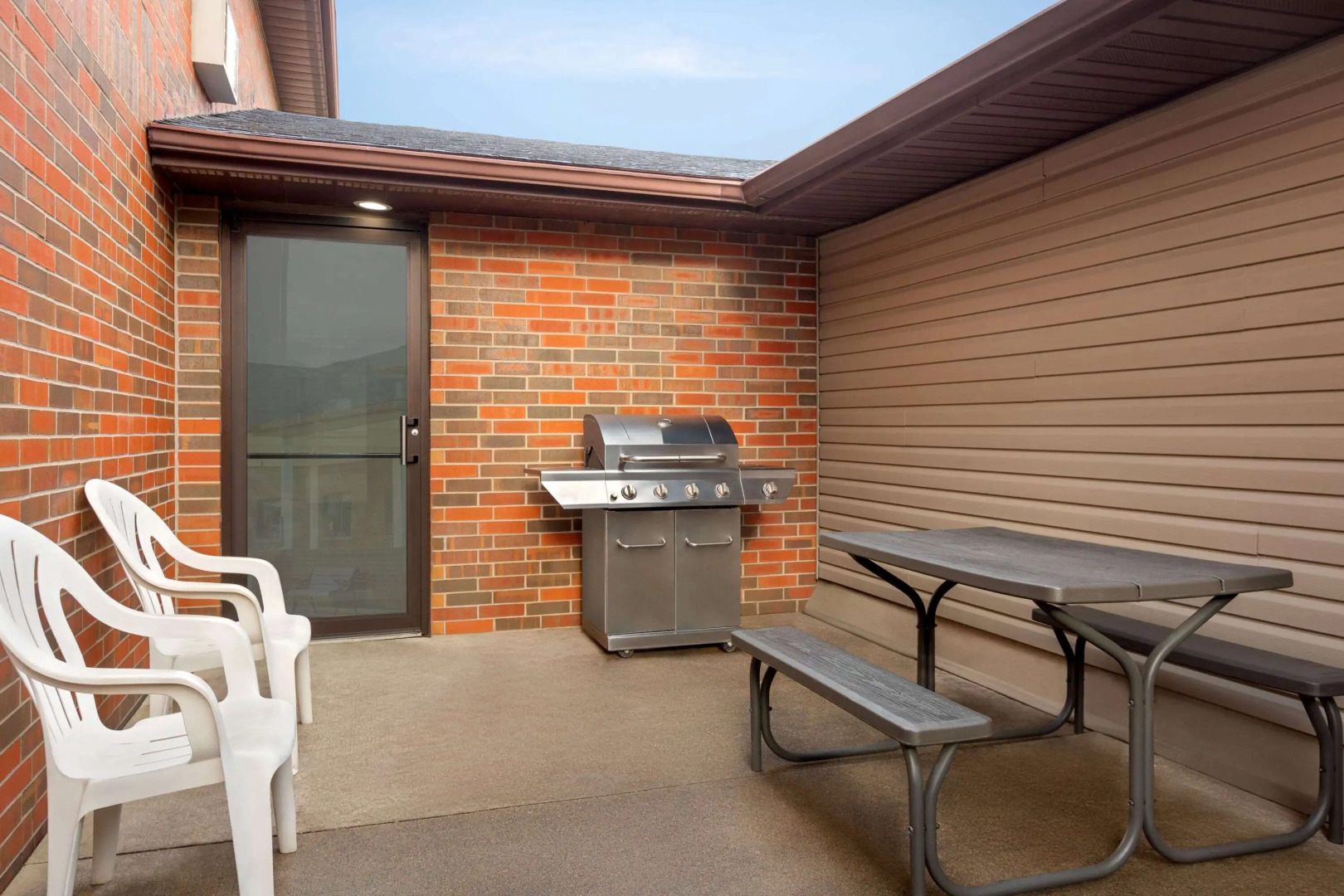 Howard Johnson by Wyndham Waterloo/Cedar Falls