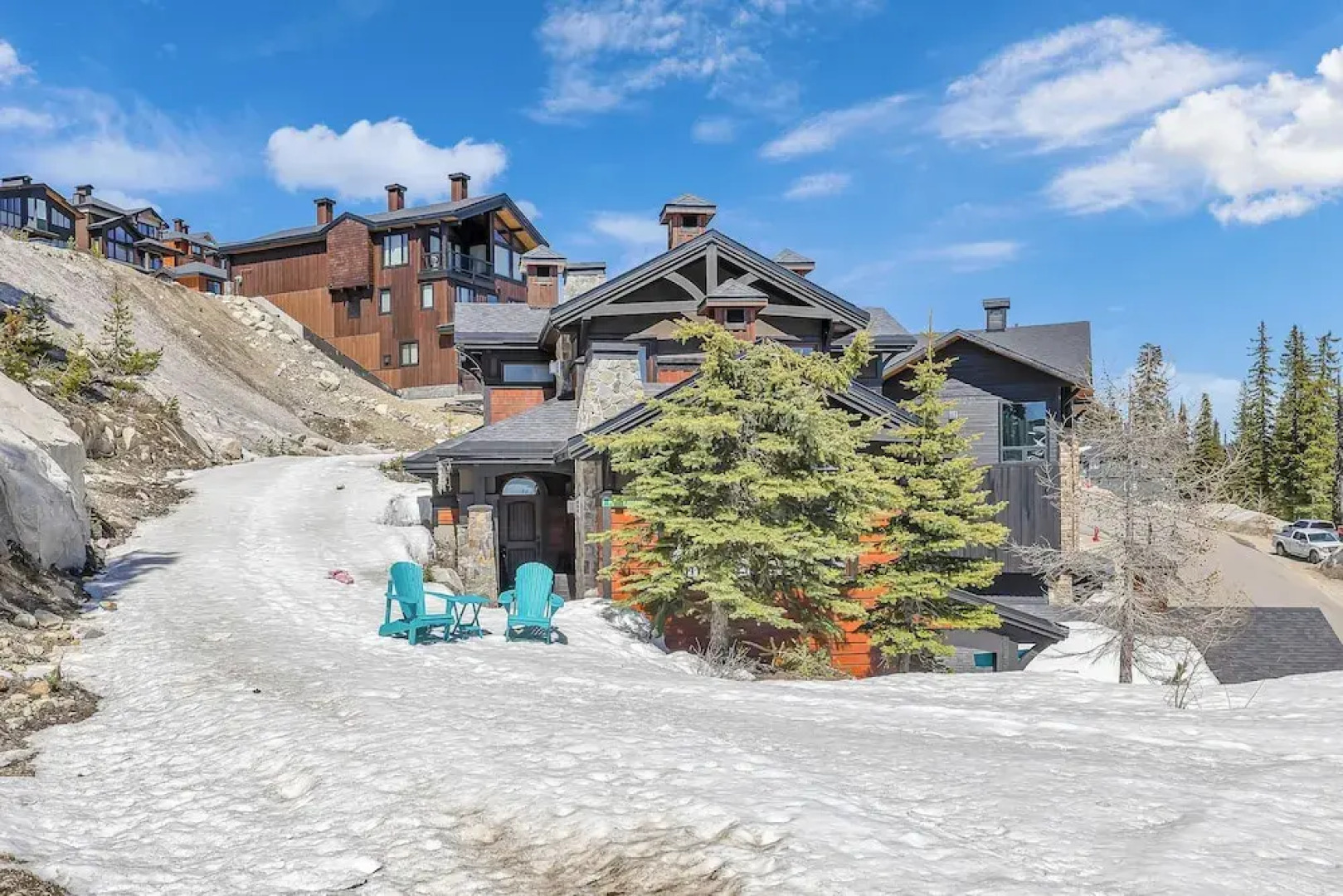 Snow Therapy Chalet Ski In Out & Hot Tub