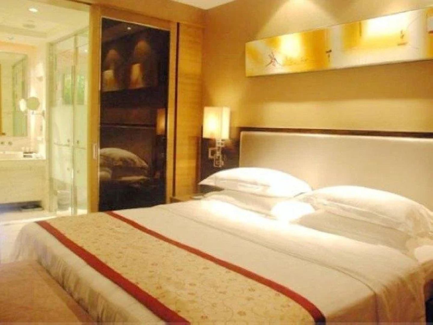 Aile Crown Holiday Hotel