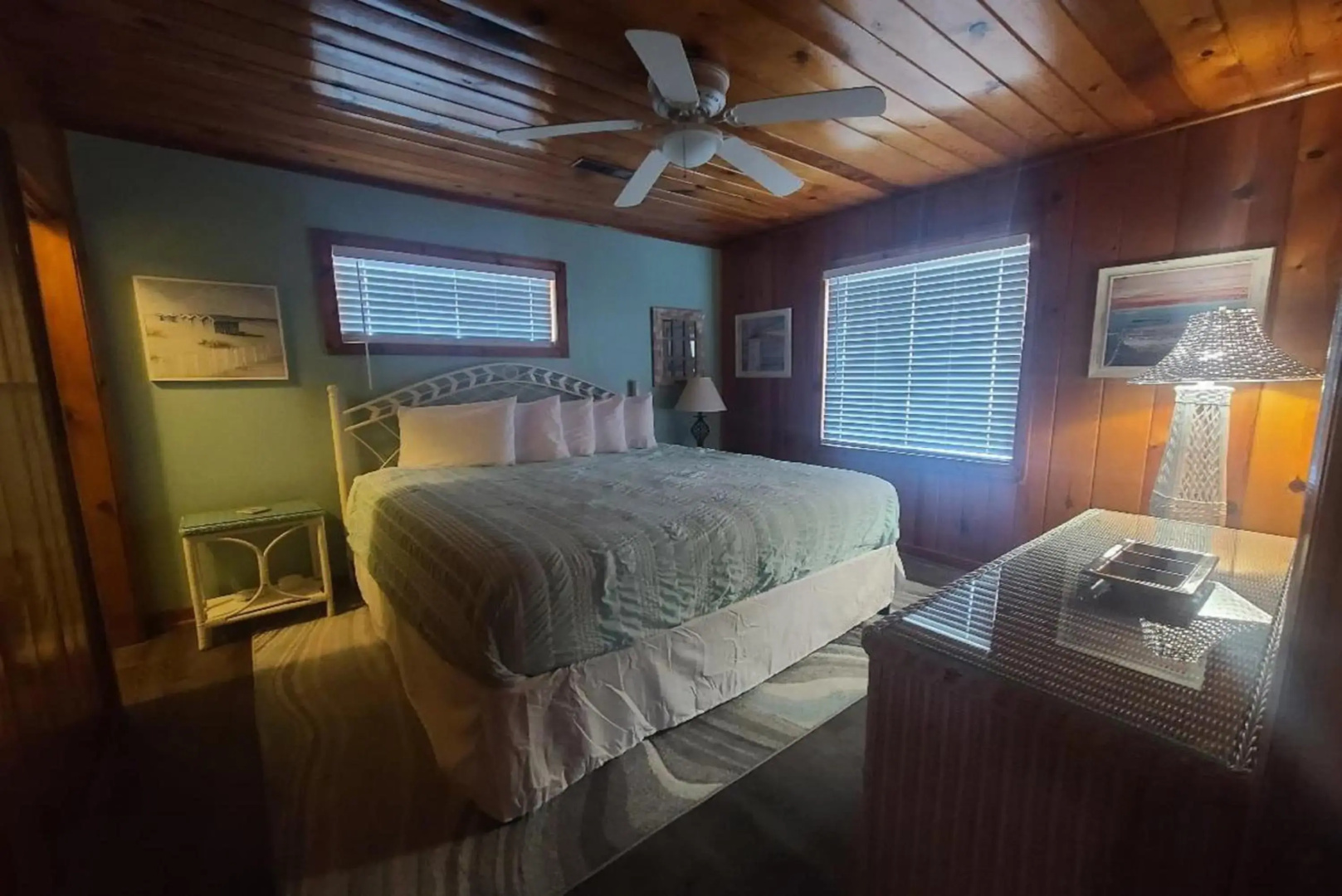Lake Huron - 3 Bedroom, 2 Bath Lake Front Home (Sleeps 12)