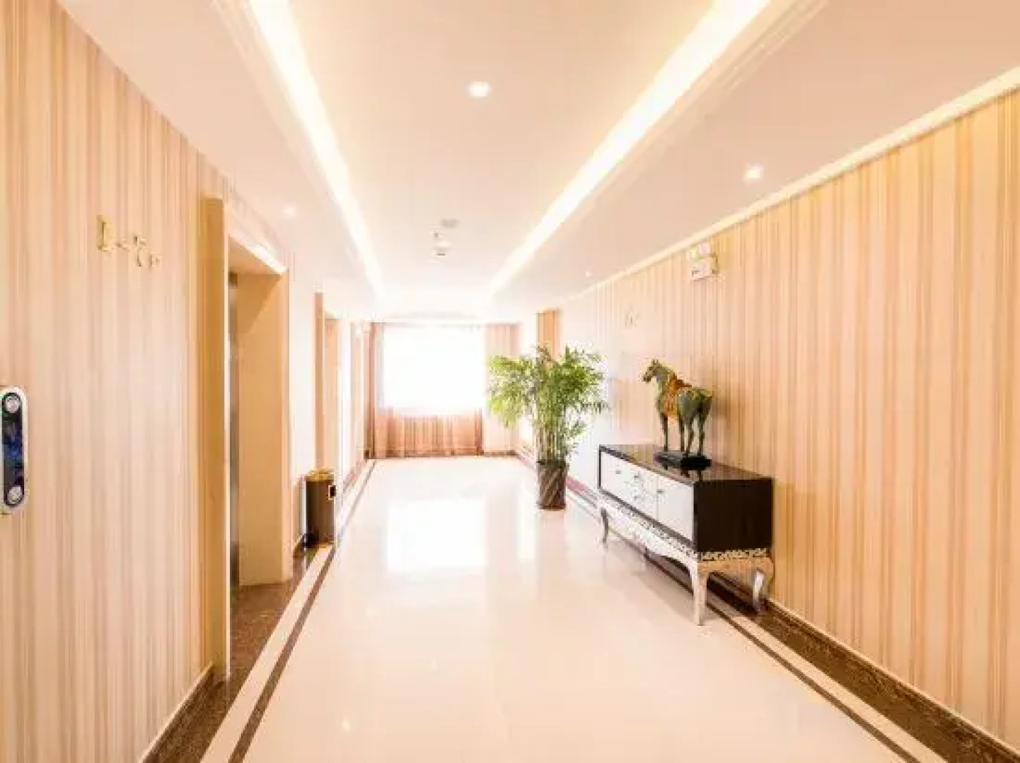 Jinshi Longmuwan Hot Spring Hotel