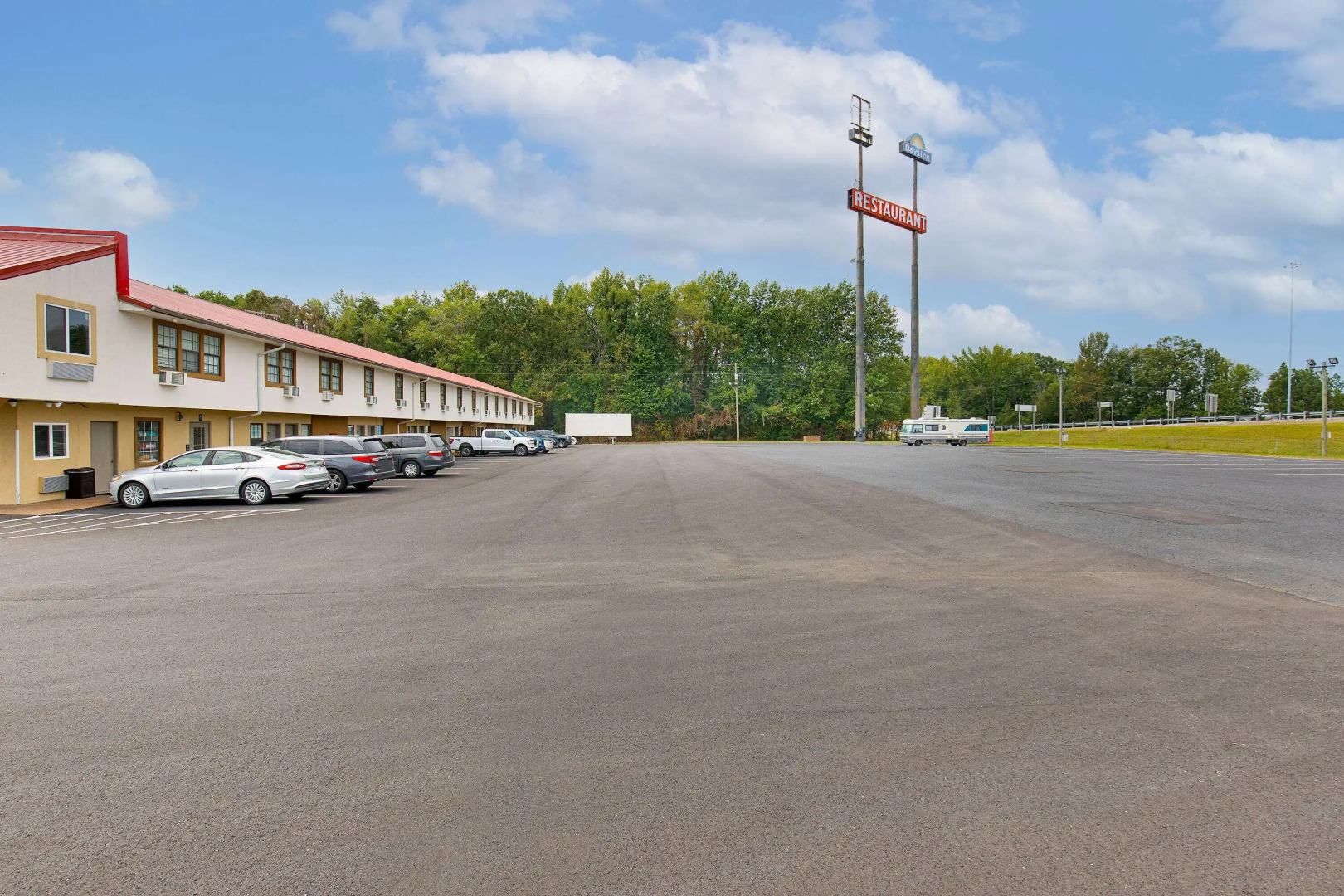 Days Inn by Wyndham Holladay