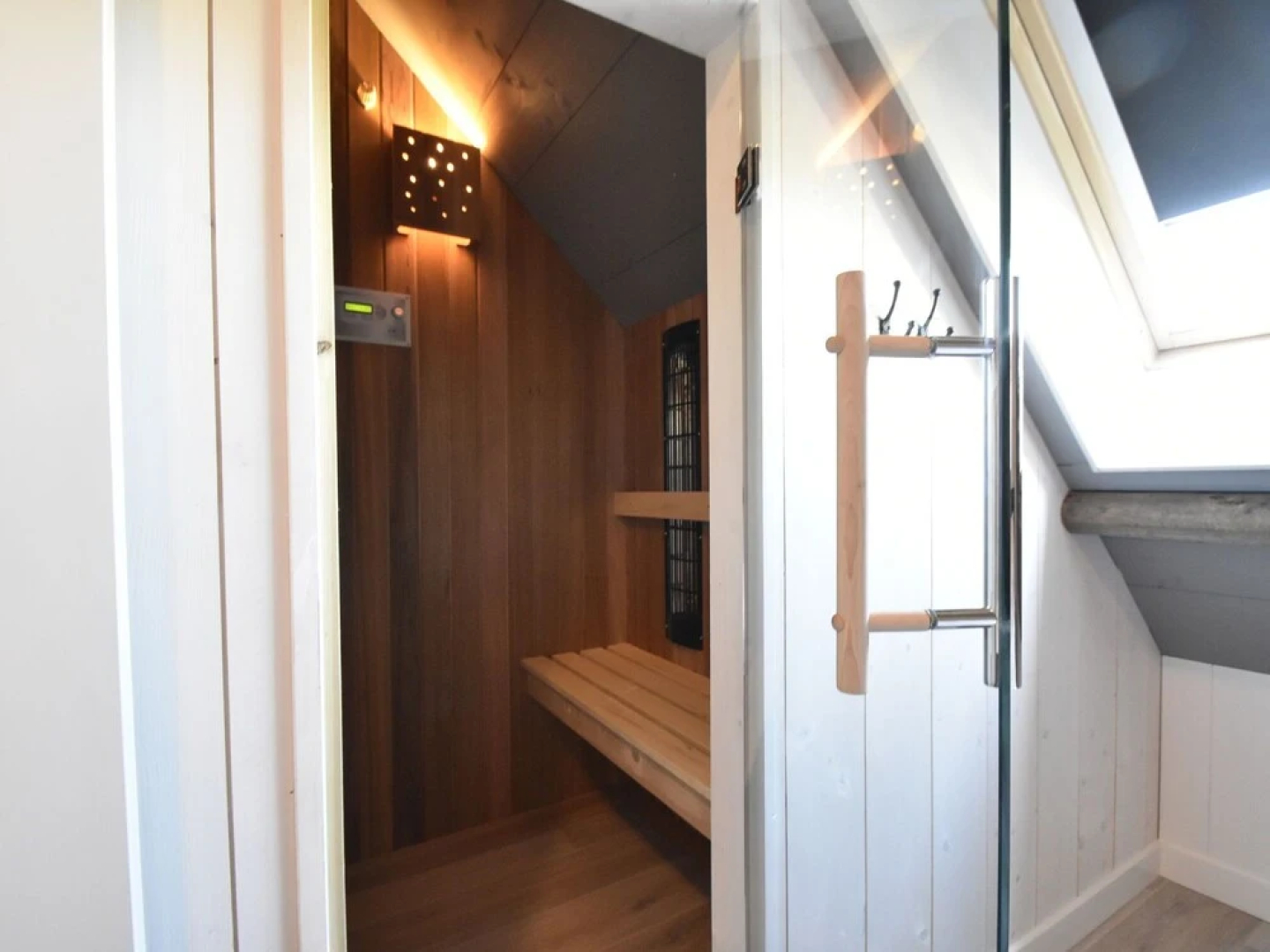 Spacious 2-person apartment on the coast of Noord-Holland province
