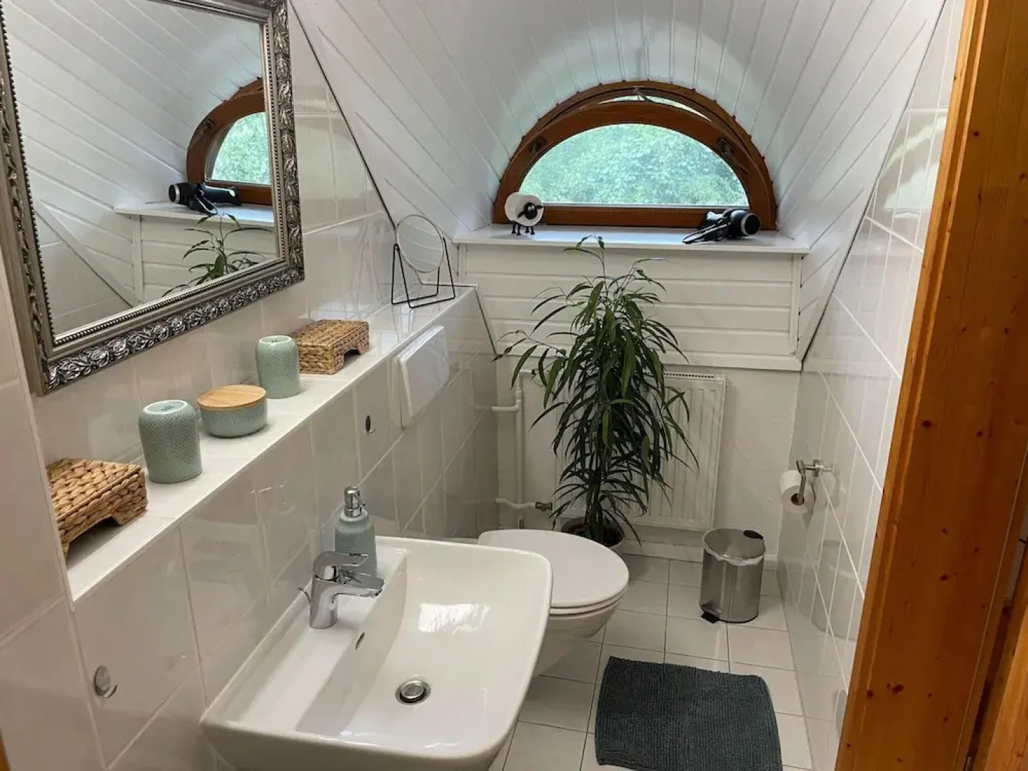 Retreat With Garden & Family Amenities