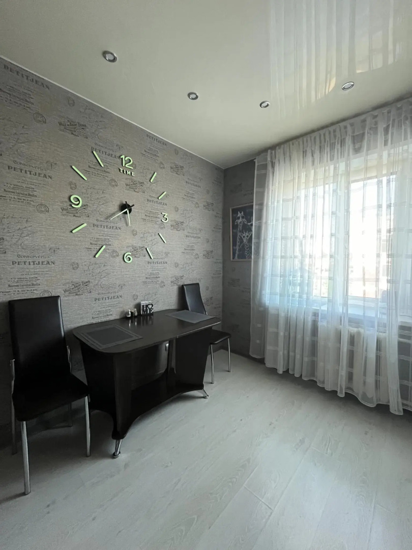 Апартаменты на набережной Нефтяников 6