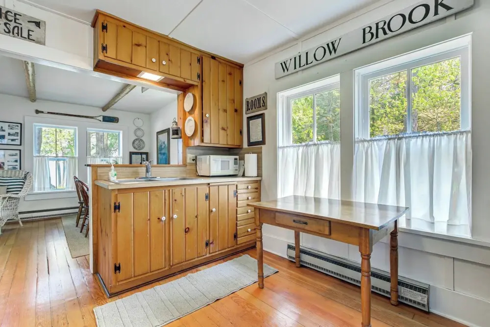 Baileys Harbor Cottage w/ Dock: Steps to Lake!