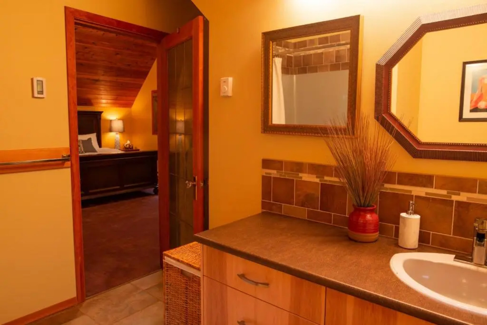 The Overlook, Luxury Lakeside Home with Dock