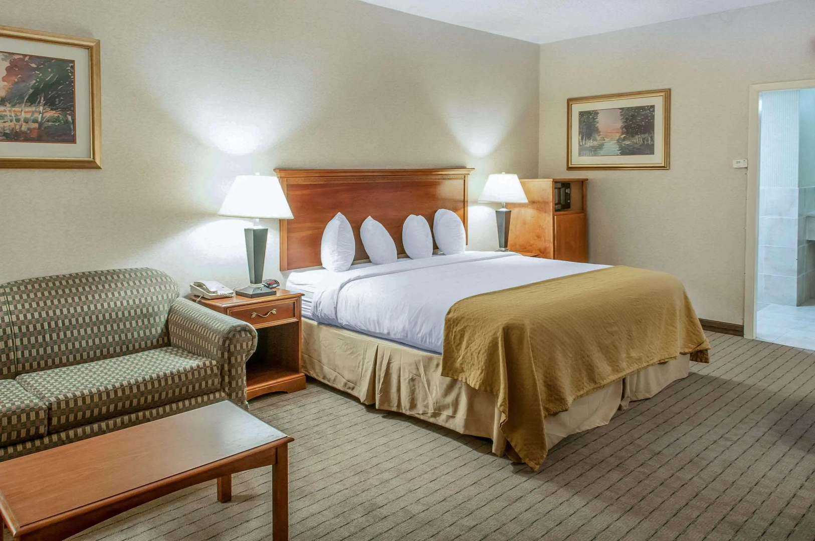 Quality Inn & Suites Grants - I-40