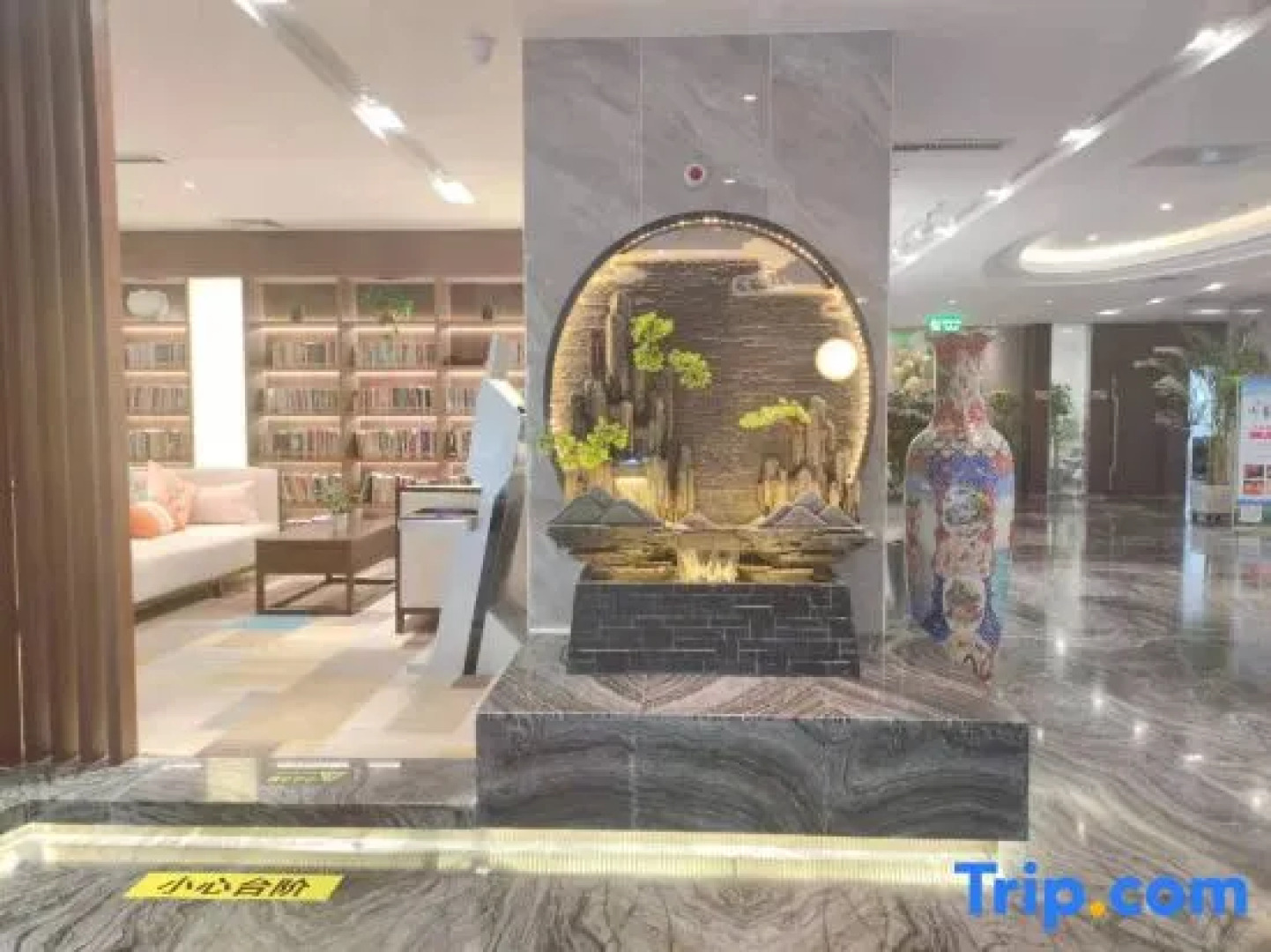 Qingcheng Lotus Hotel (Hohhot East Station Branch)