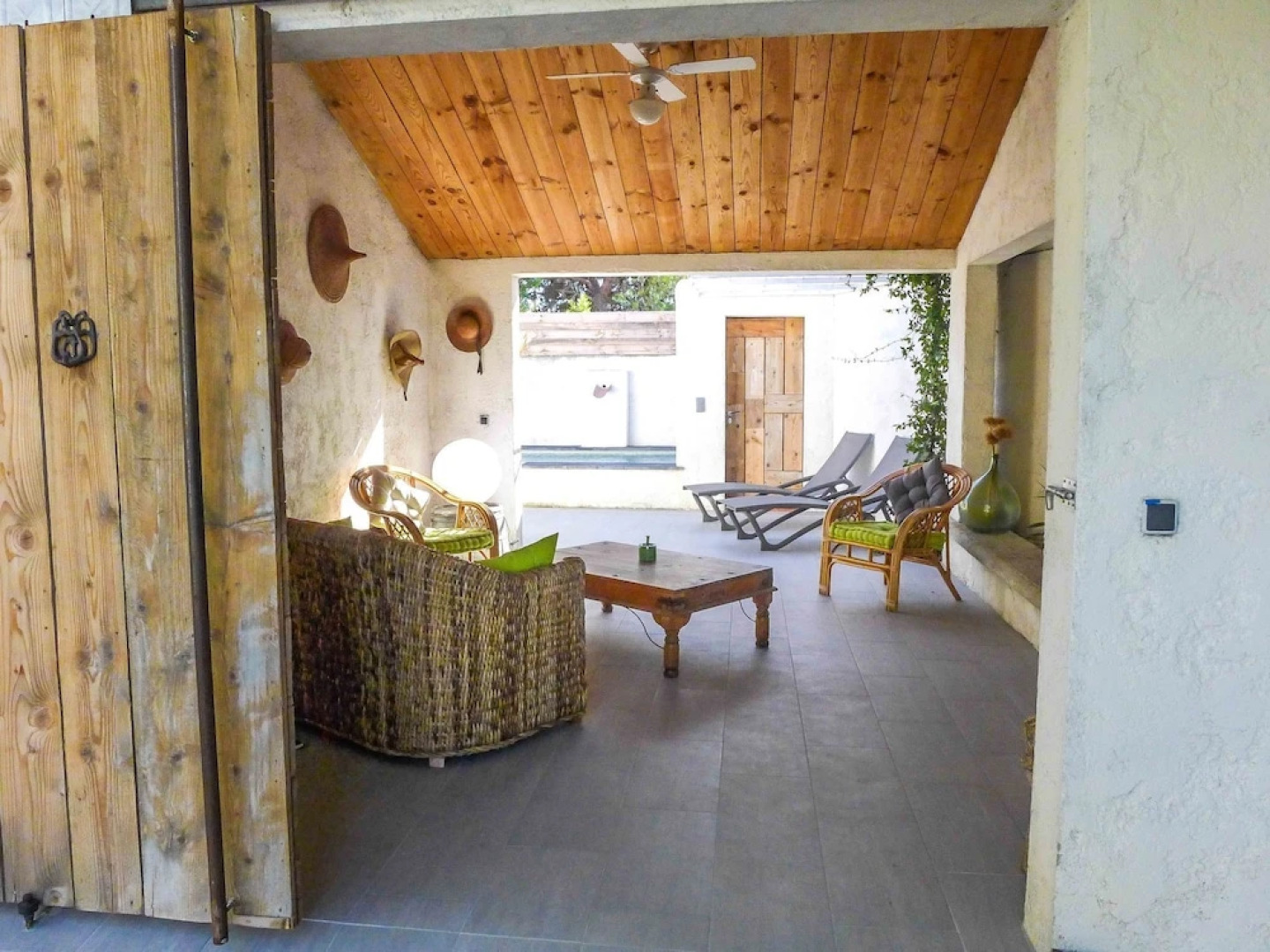 Beautiful Cottage in Raissac d 'aude With Pool and hot tub