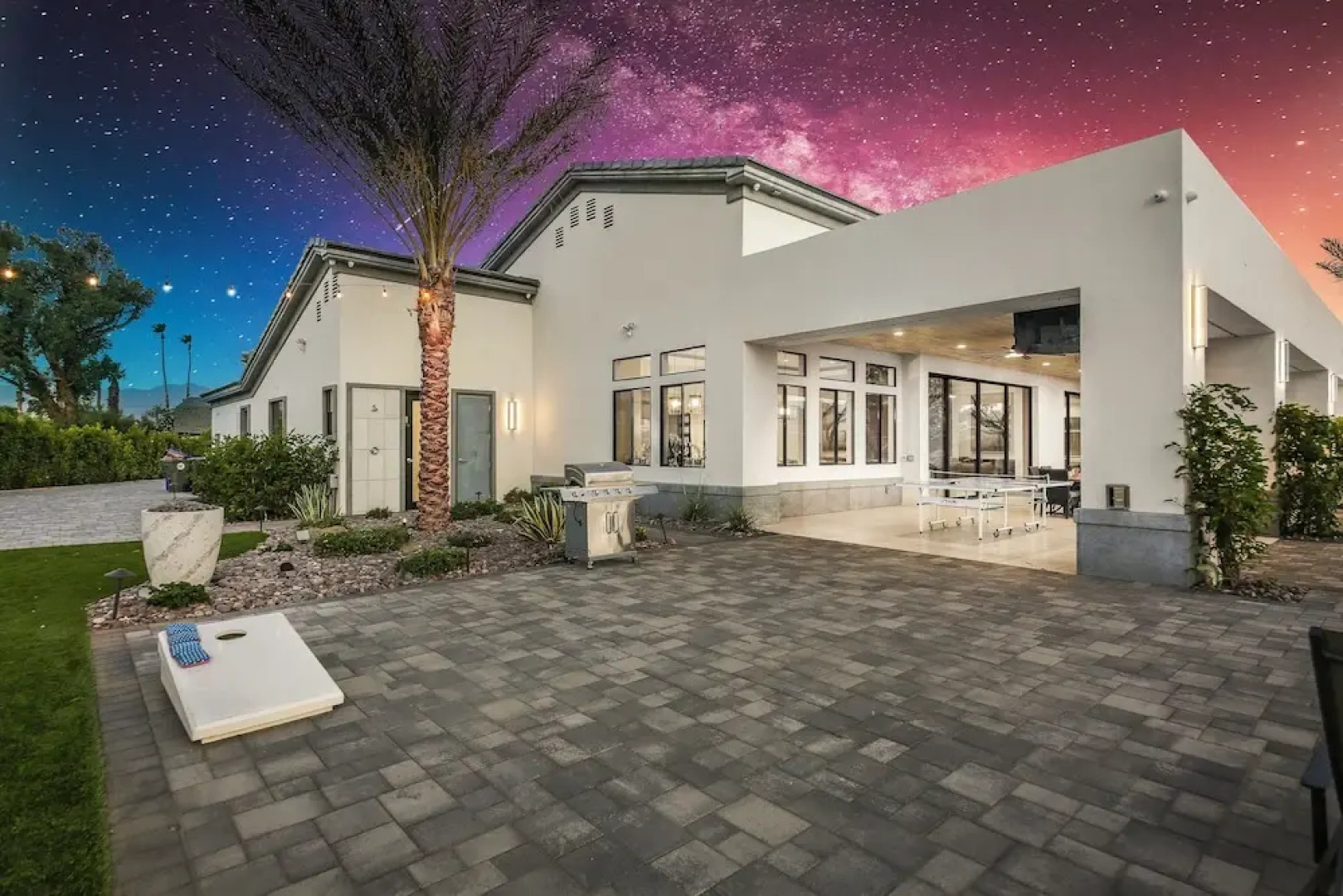 Palm Villa- Luxury 7 Bed, Pickleball, Volleyball, Golf