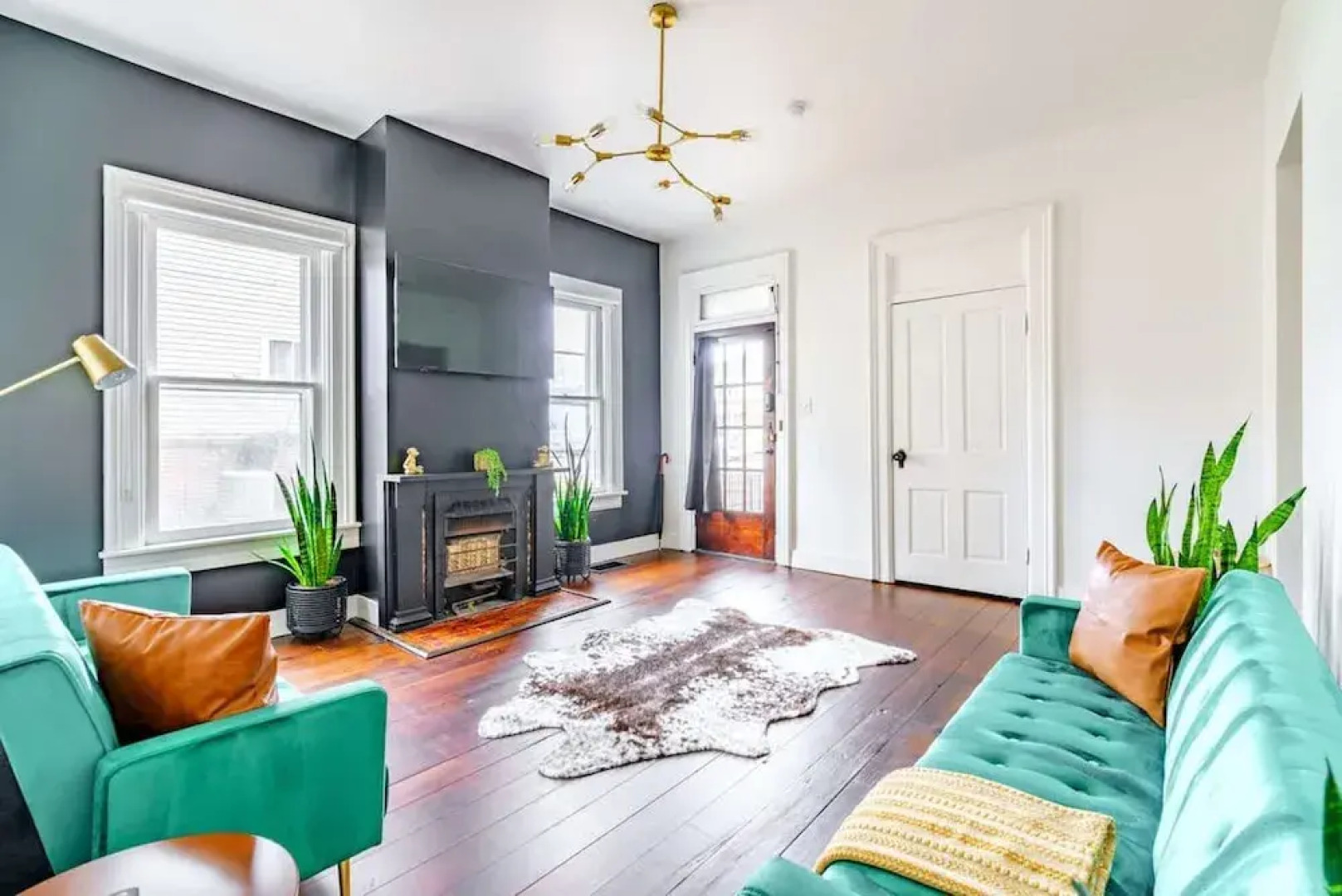 Prime Location Top Rated Clean Parking Free