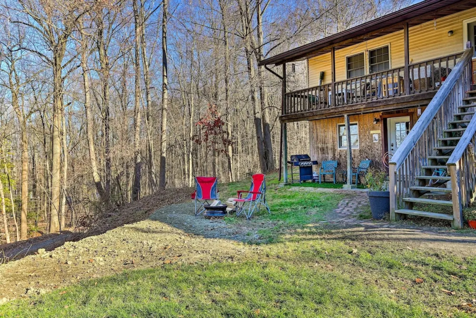 Charming Beacon Apt w/ Fire Pit: Near Hiking!