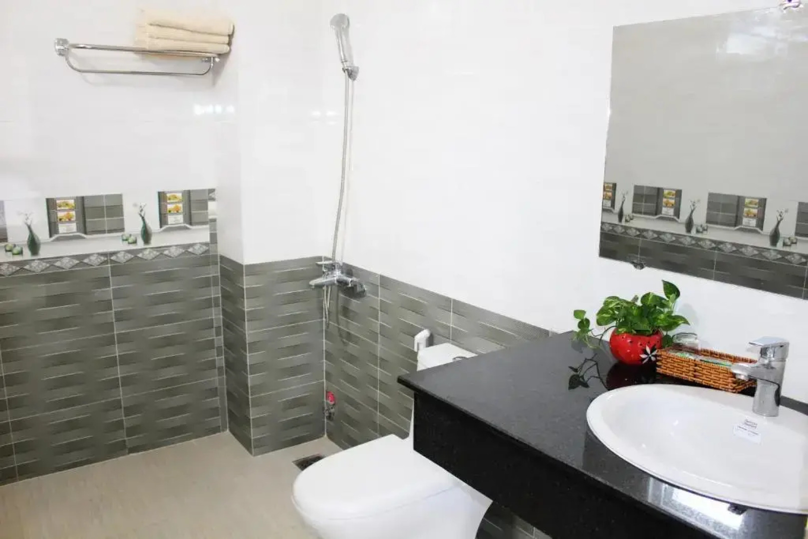 Quyet Thang Hotel & Beach