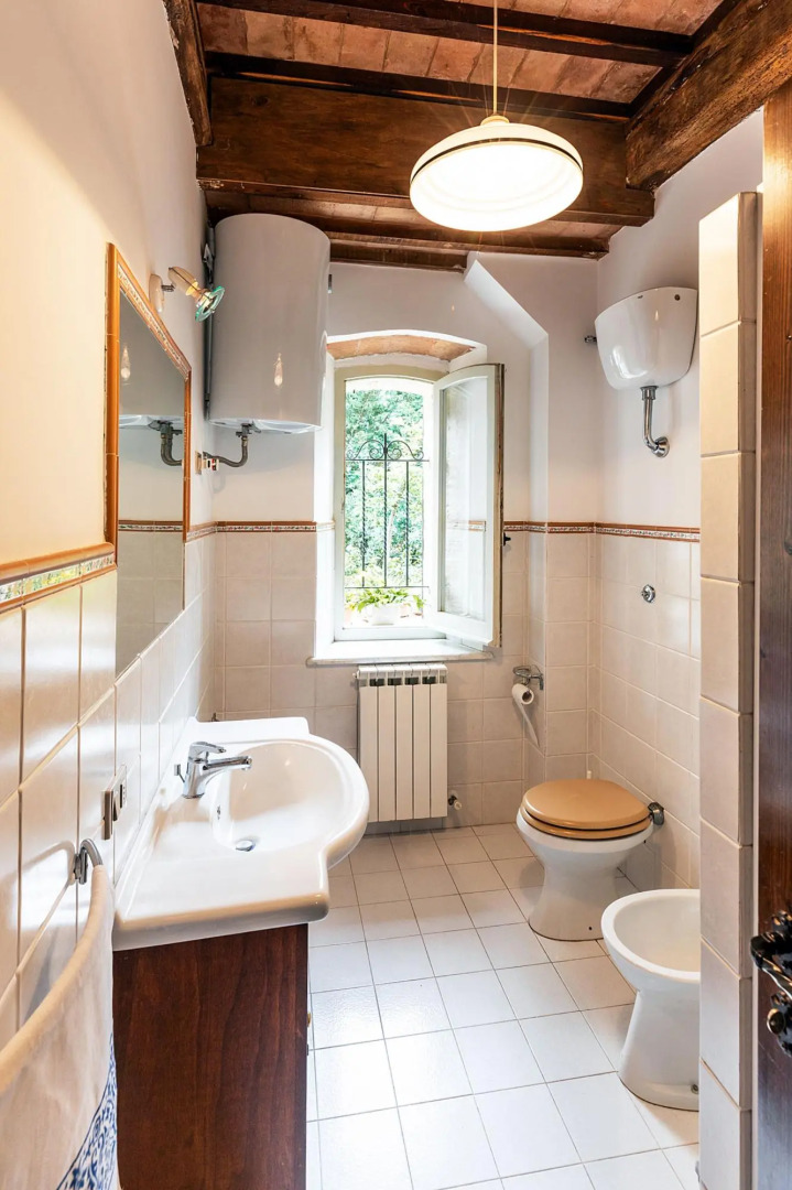 A total immersion in greenery and tranquillity.-Casale LUISA