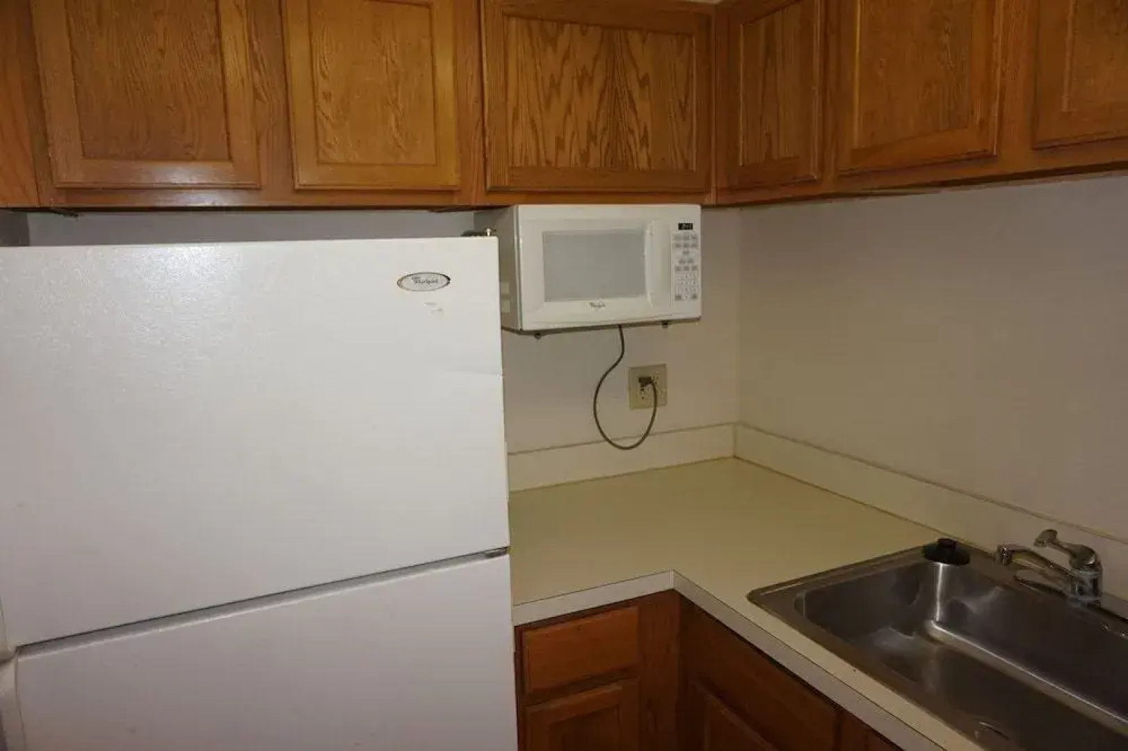 1 Life Studio and Suites