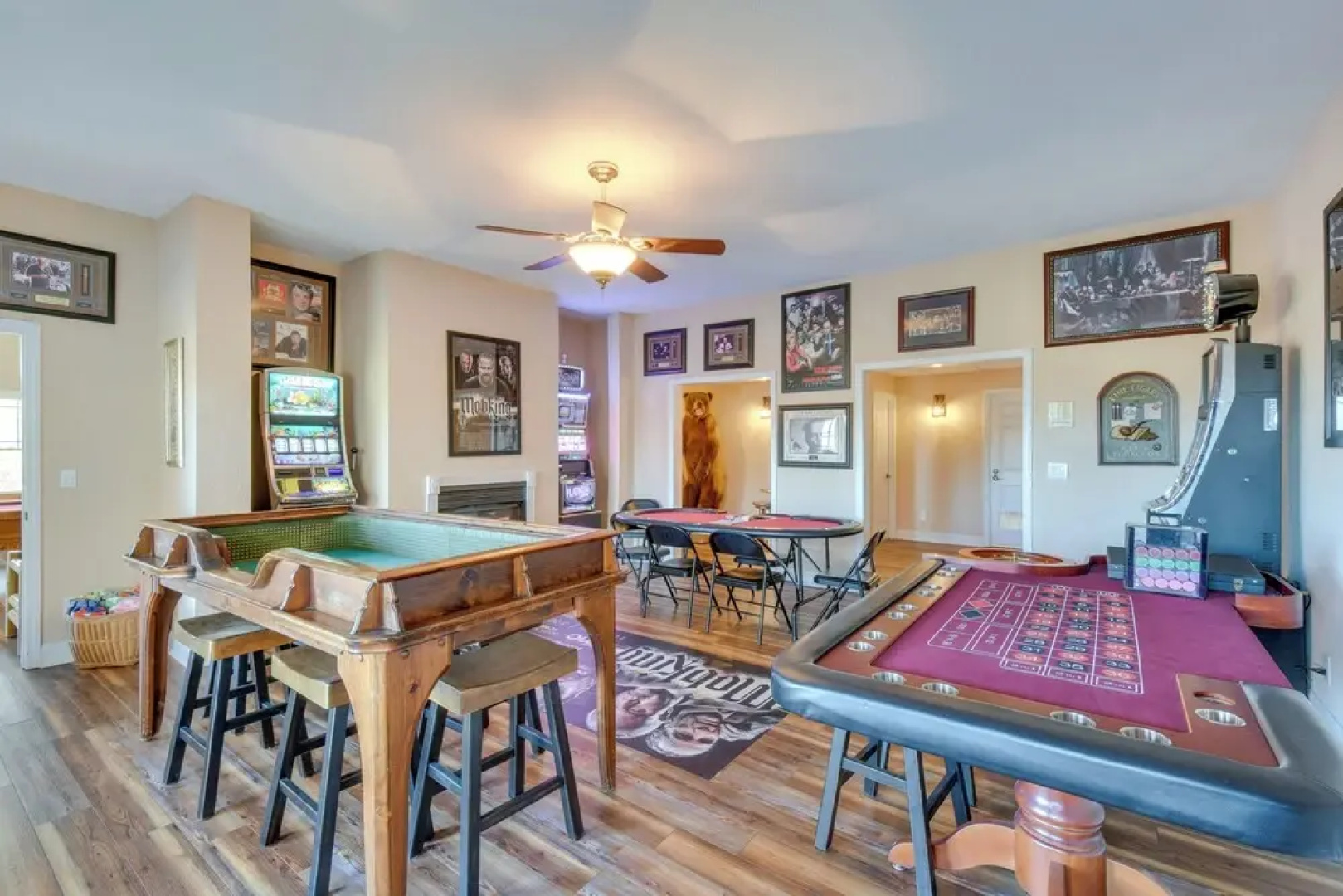Blairsville Mansion w/ Hot Tub, Casino + Games!