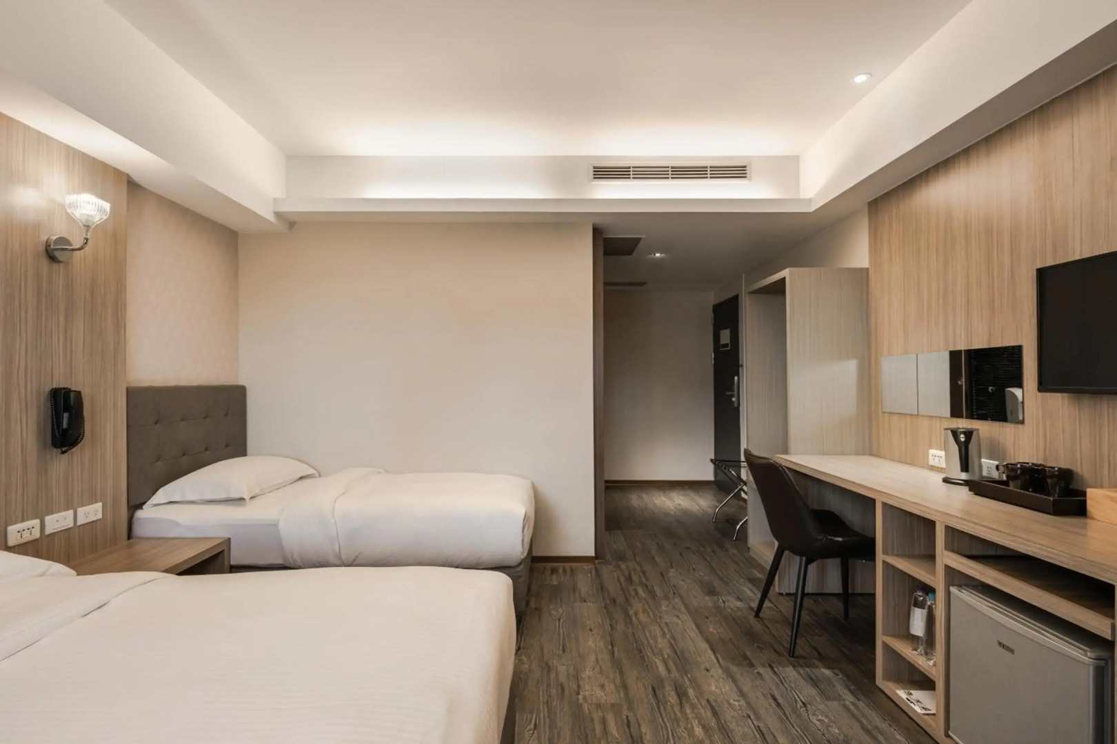 The Riverside Hotel International