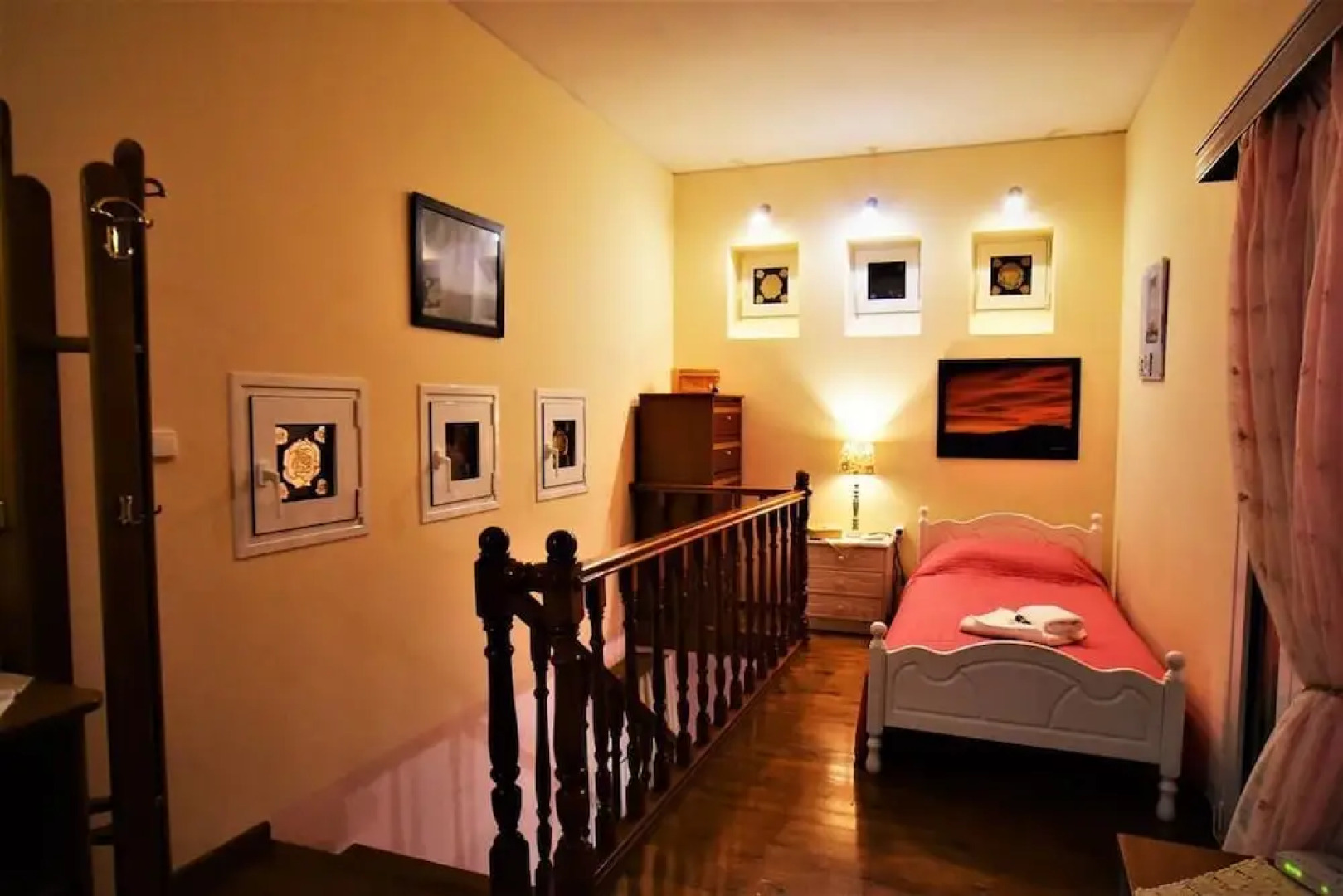 Valenti Holiday House