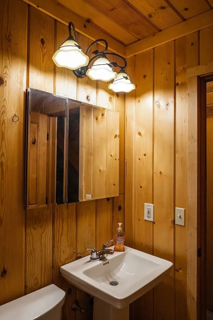 Red House - Minutes to Shaver Lake!