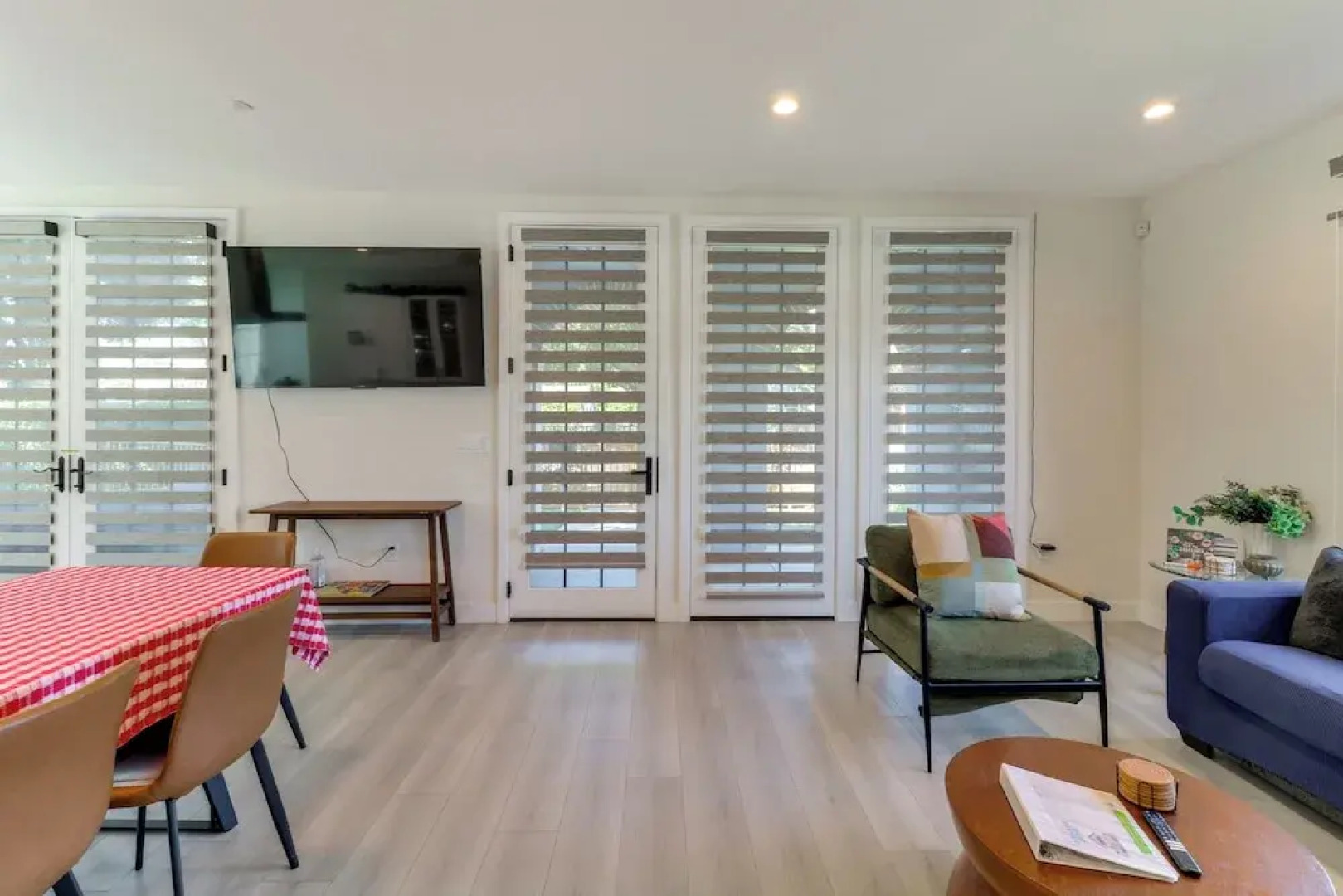 Shop, Dine & Explore Pasadena! The Lincoln Home