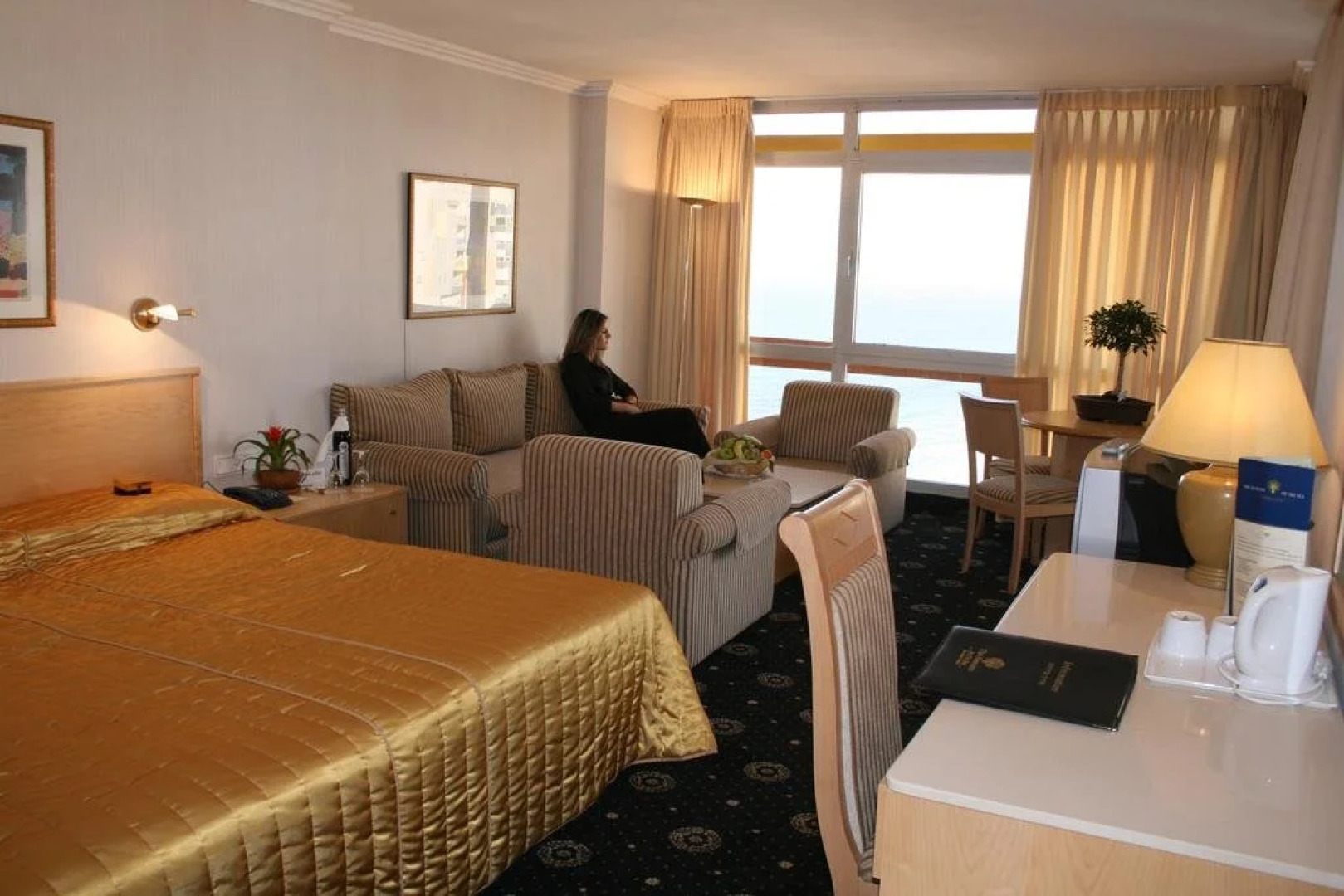 Seasons Hotel - Resort on The Beach