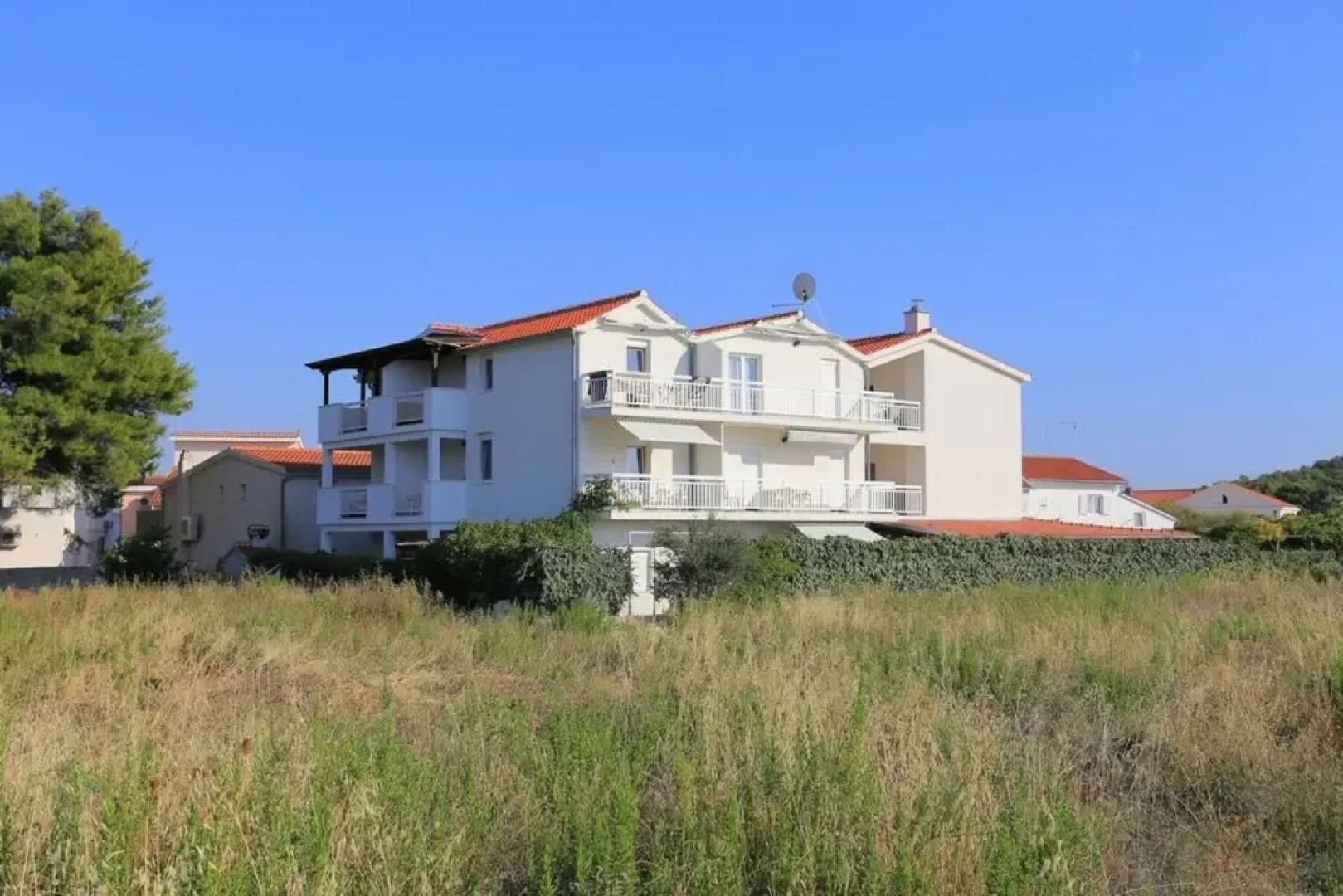 Lias - With Restaurant - A3