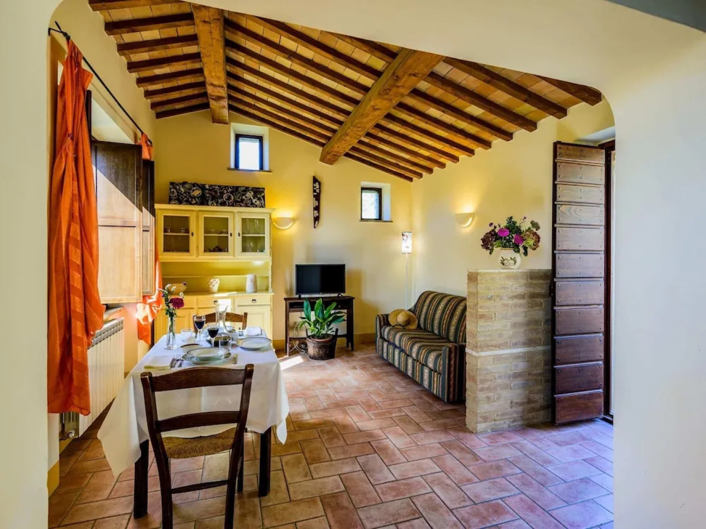 Fabulous Holiday Home With Wifi in Monte San Martino Italy