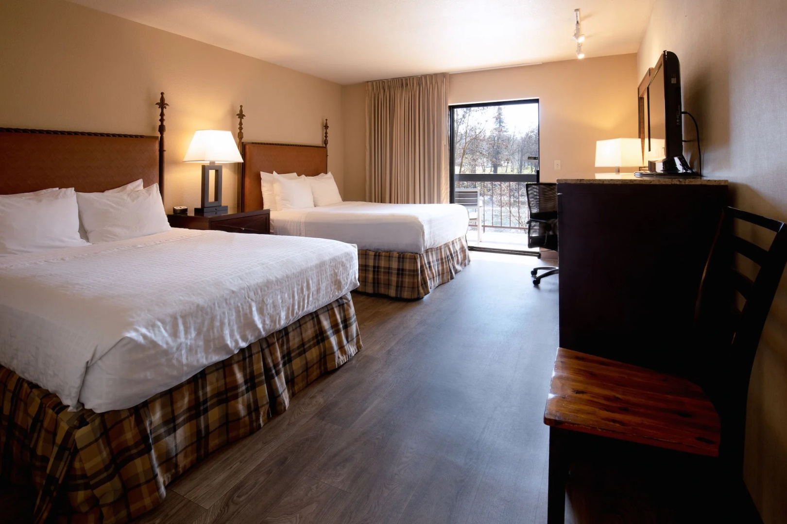 Riverside Inn