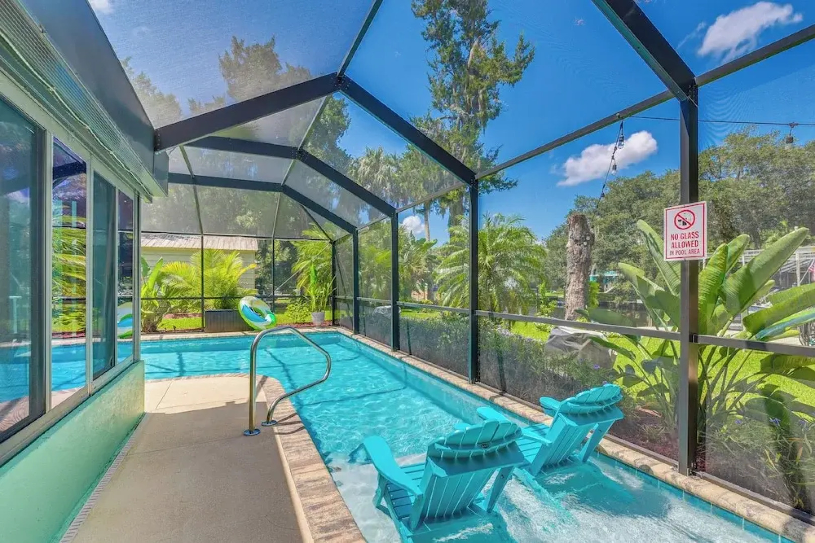 Canal-front Outdoor Oasis: Home in Crystal Water