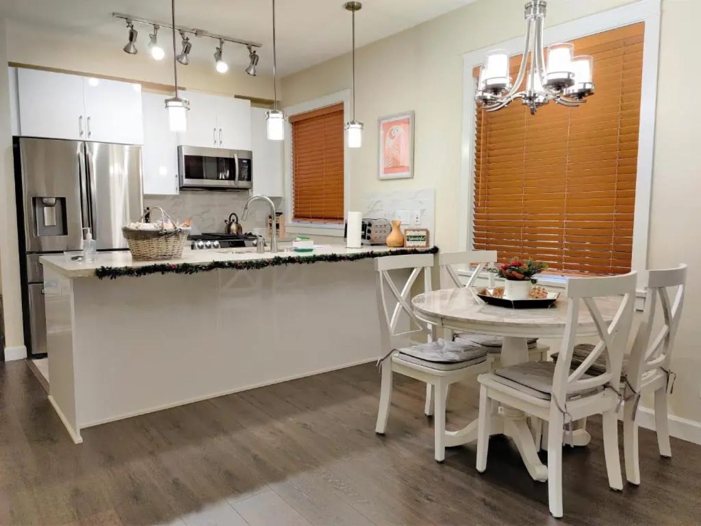 Modern & Comfy 2brdm Condo in Langley - Close to Highway 1