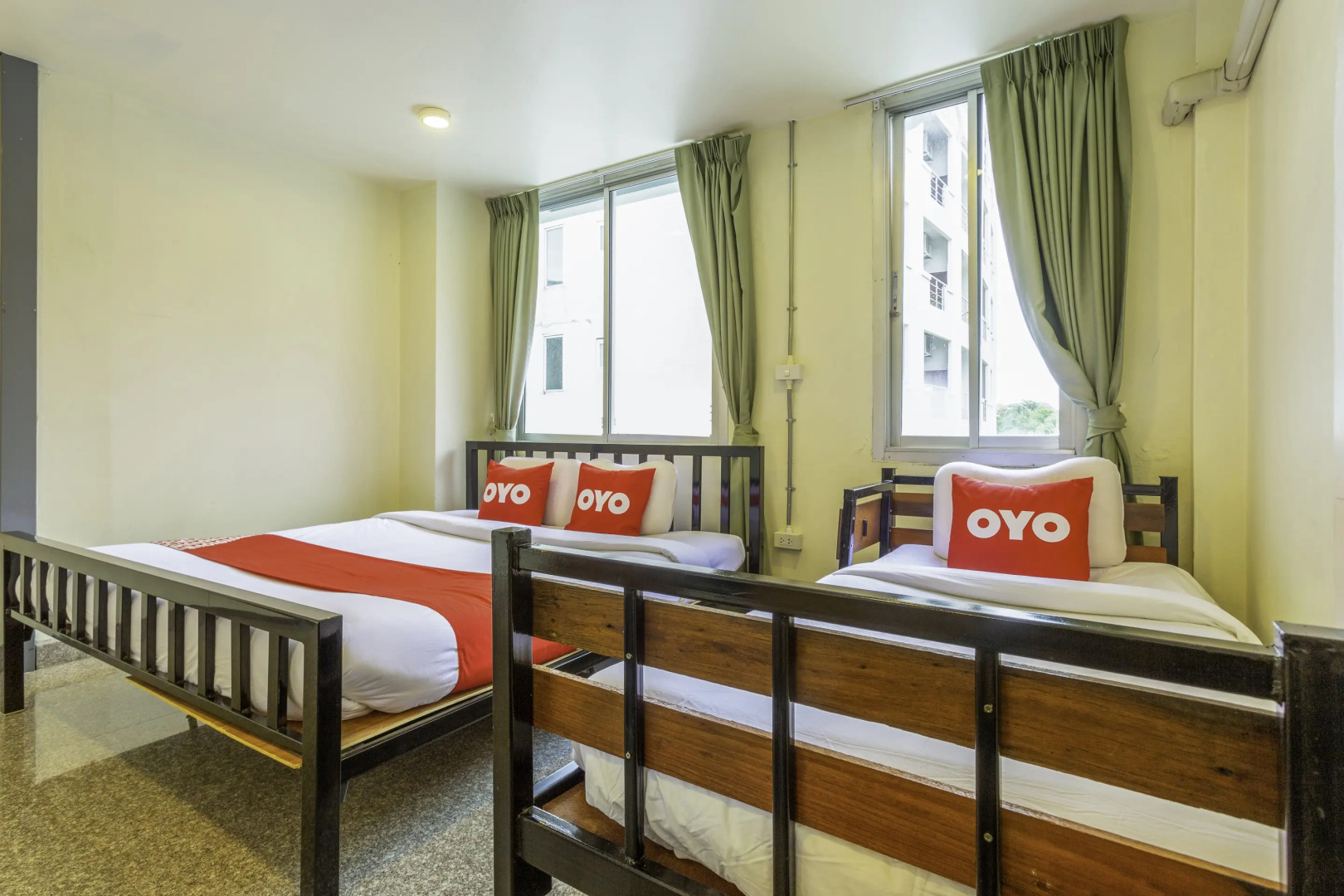 OYO 928 Leaf Hostel