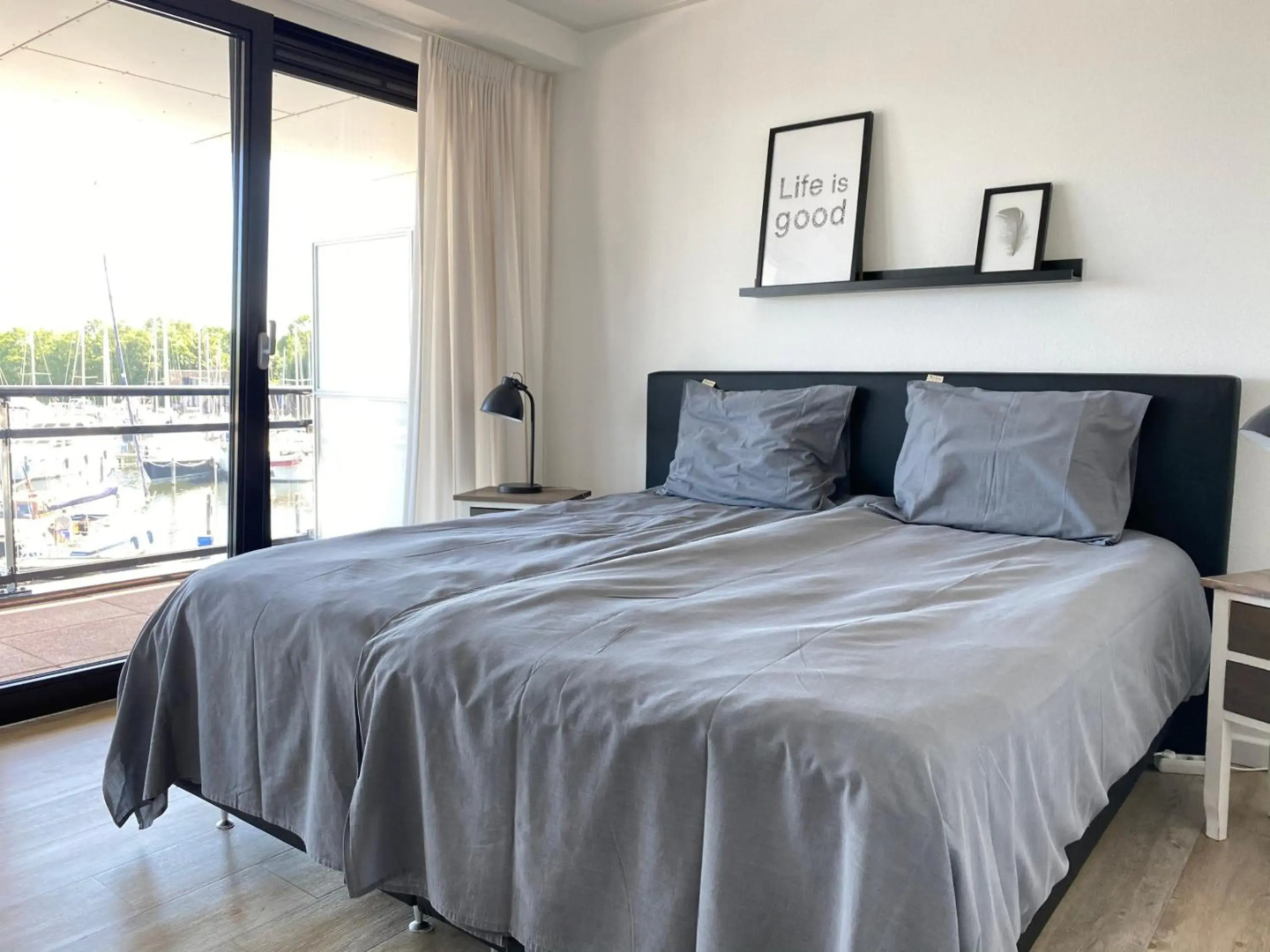 Näher am Wasser kann man nicht wohnen!