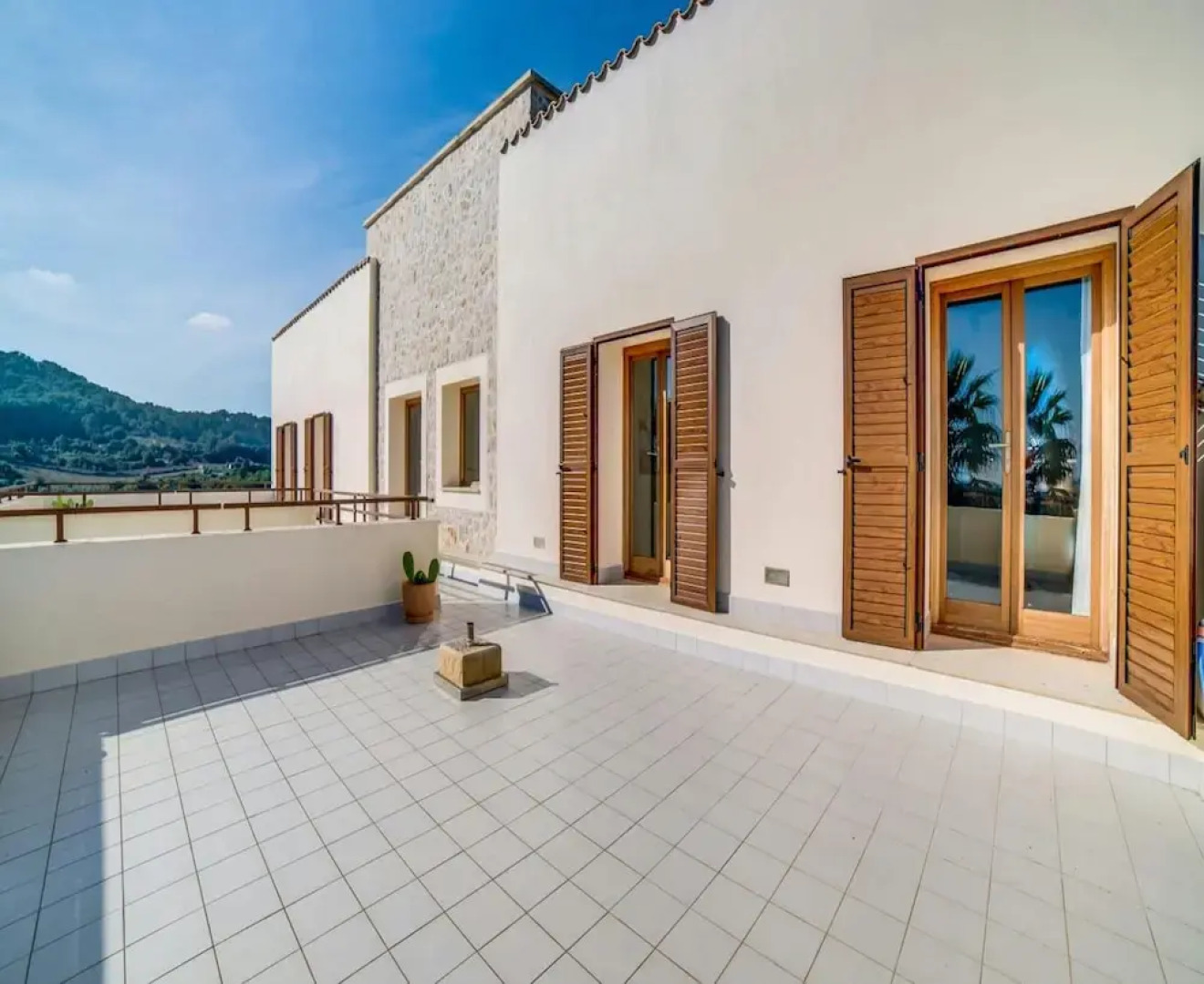 Spacious Villa With Infinity Pool