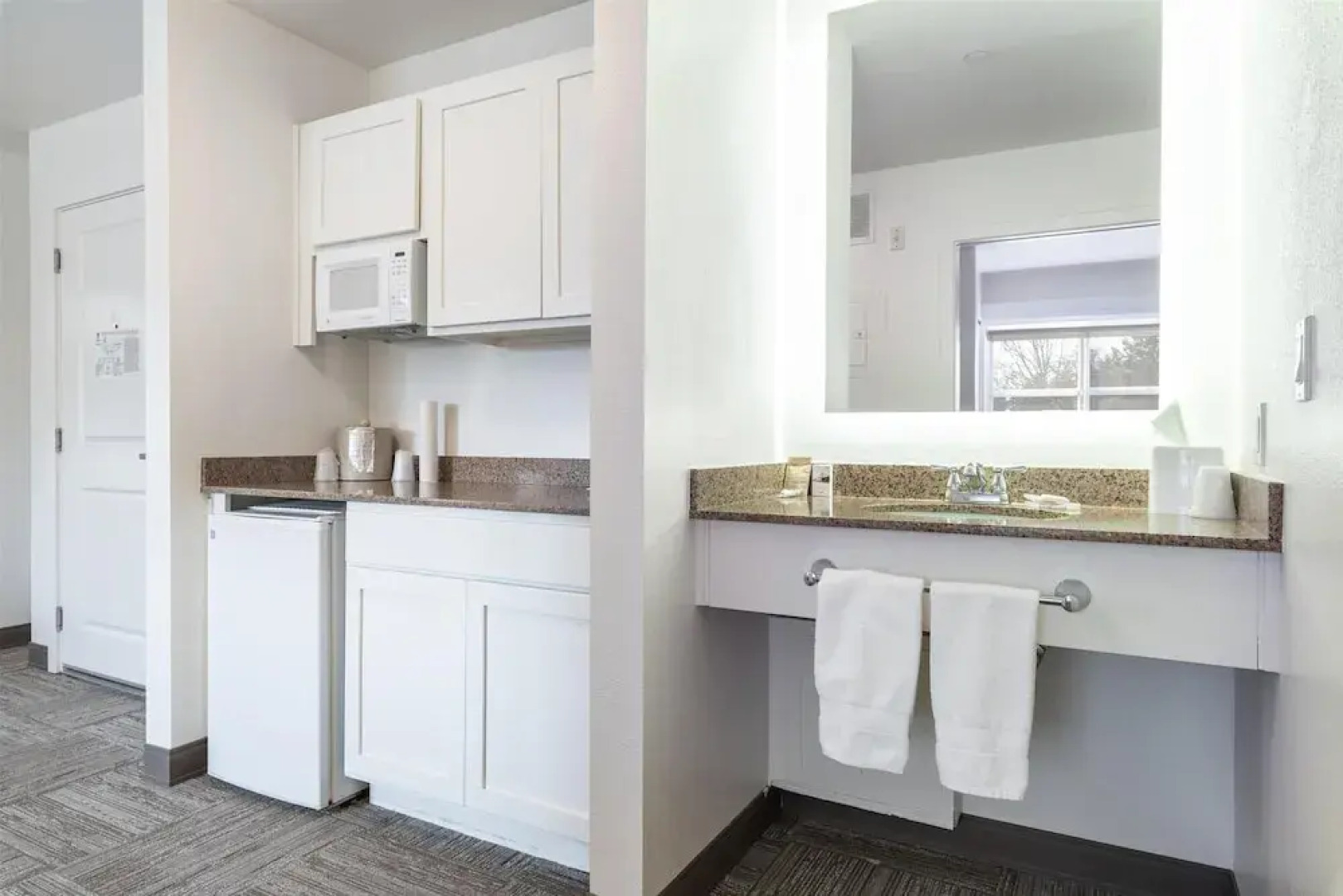 Marshall Suites Bainbridge Island, SureStay Collection by BW