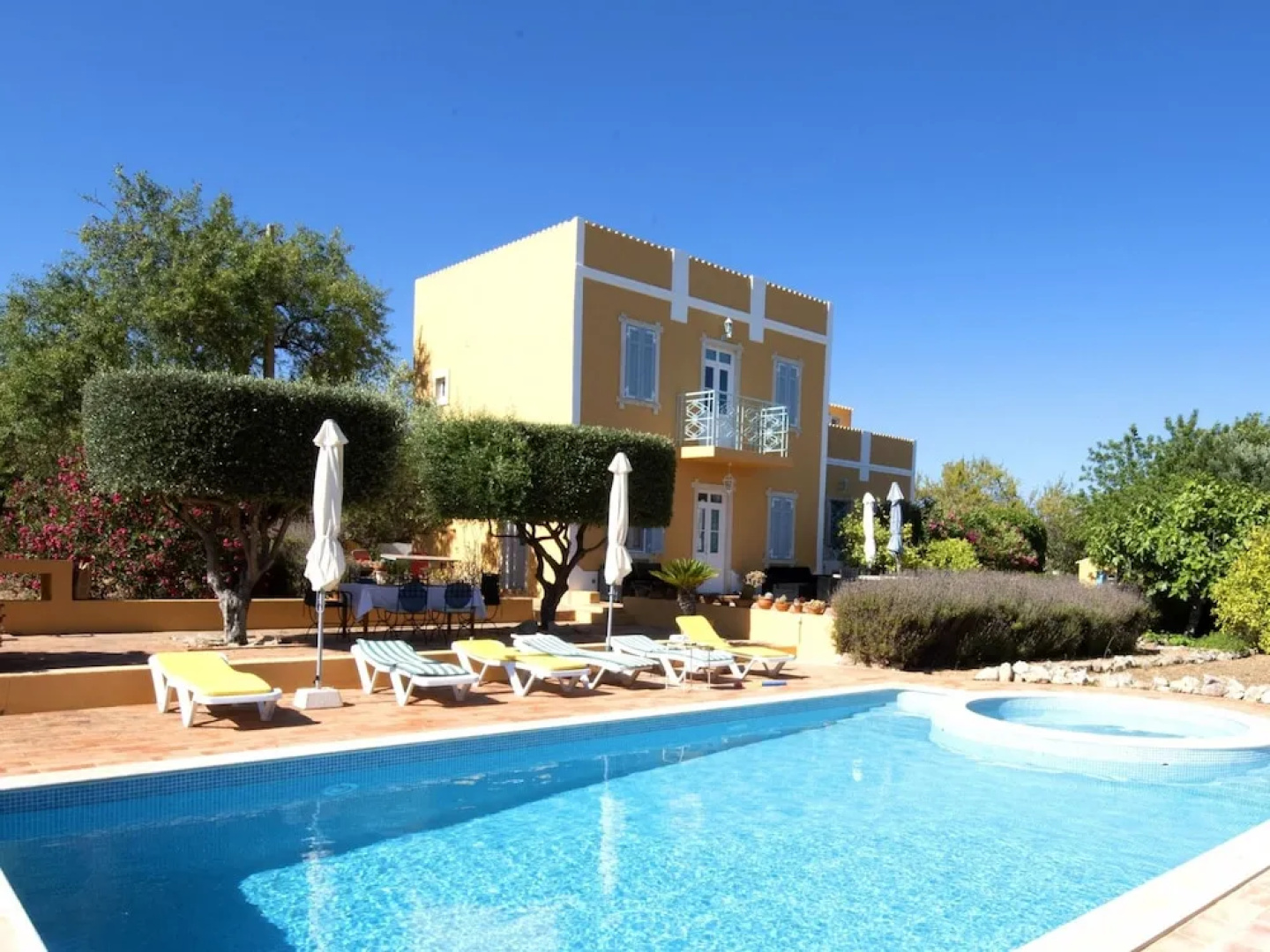 Delightful, Authentic Quinta with Swimming Pool near Beach & Towns