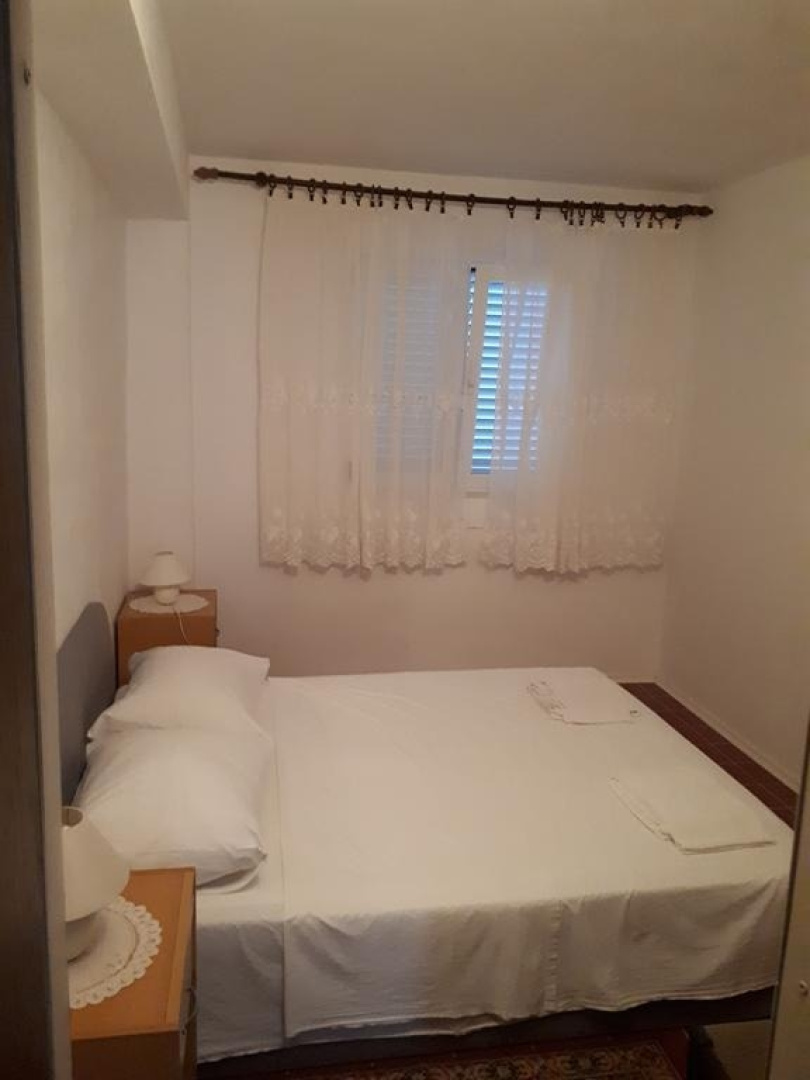 Apartment Vito - 10 m from sea: A1 Brodarica, Riviera Sibenik