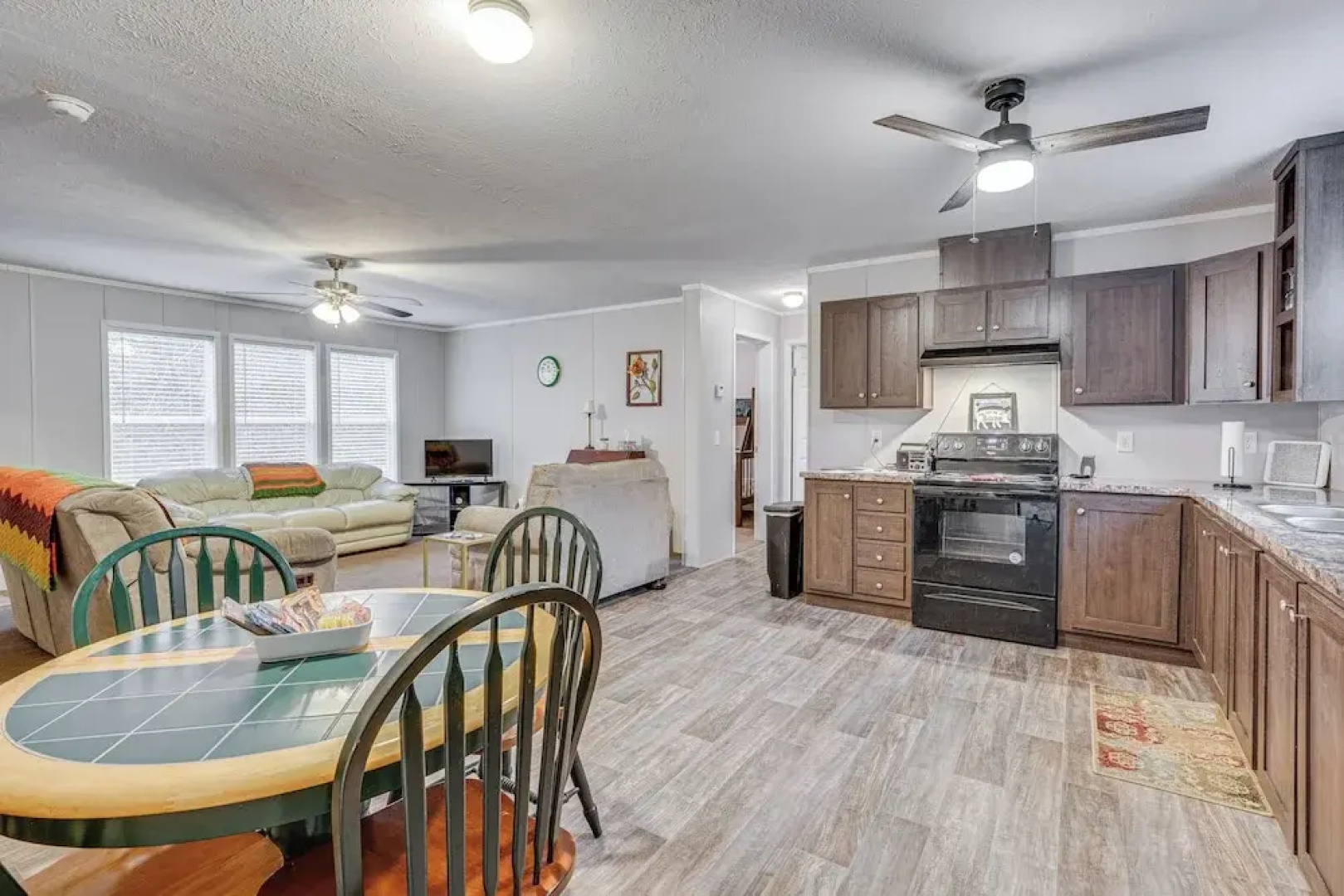 Pet-friendly Home ~ 10 Mi to Hocking Hills!