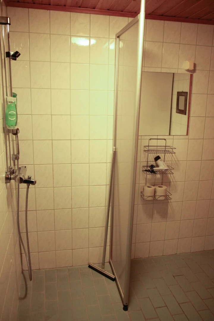 Isokenkäisten Klubi, Wilderness lodge