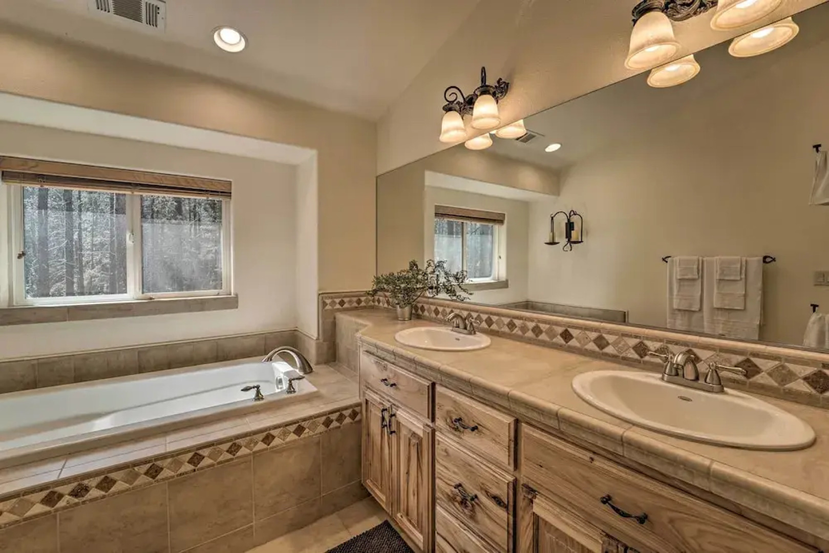 Near Donner Lake & Skiing: Soda Springs Cabin!