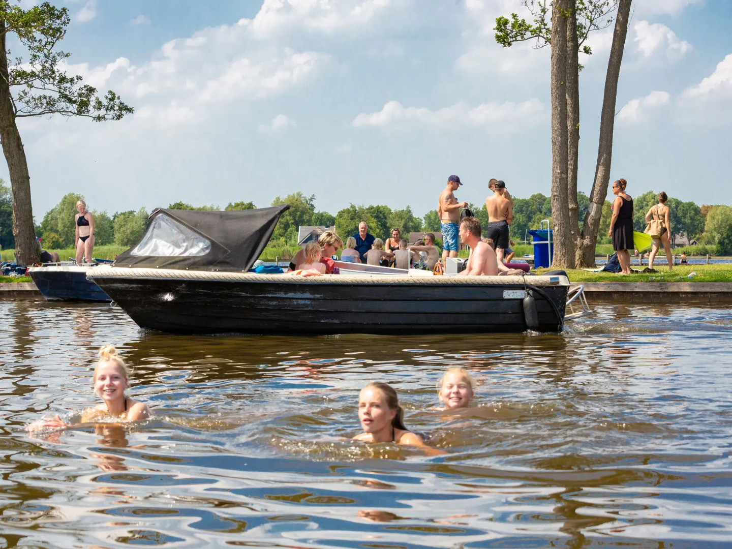 Nice chalet with ac and sloop, in a holiday park in beautiful Giethoorn